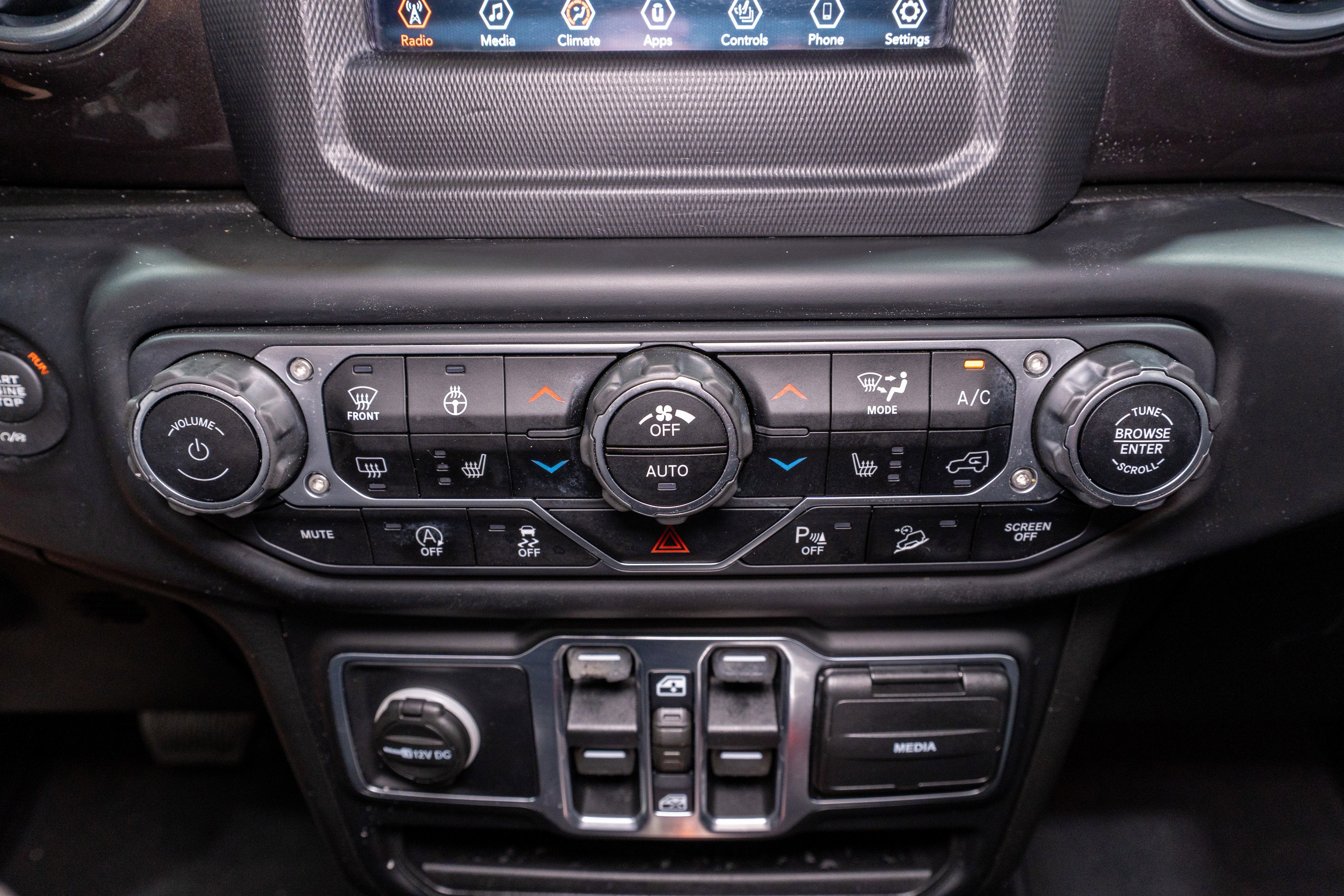 2020 Jeep Wrangler Unlimited Sahara Altitude