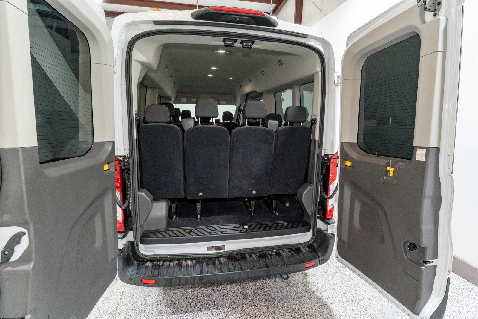 2021 Ford Transit Passenger Wagon XLT