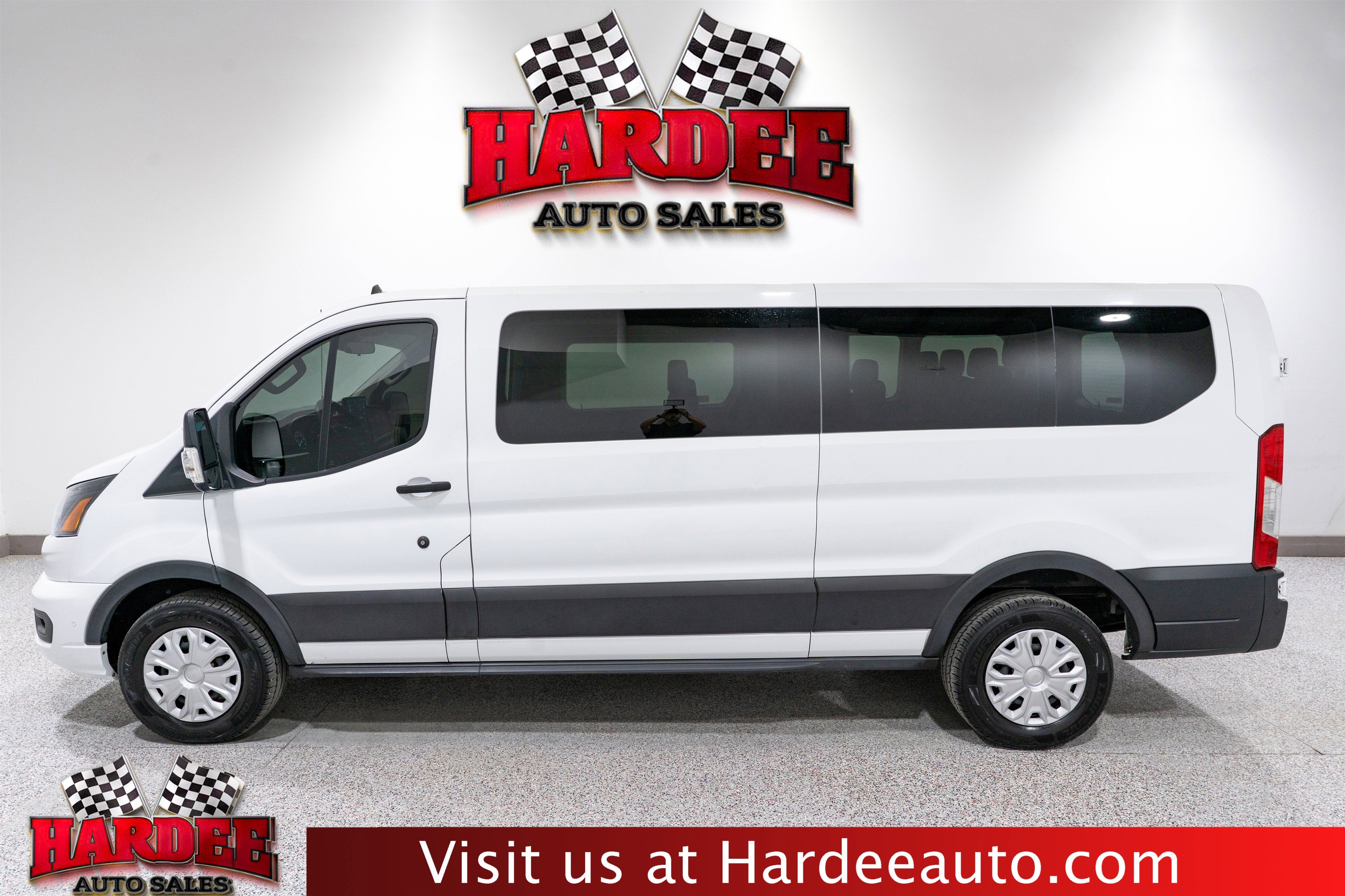 2023 Ford Transit Passenger Wagon XLT