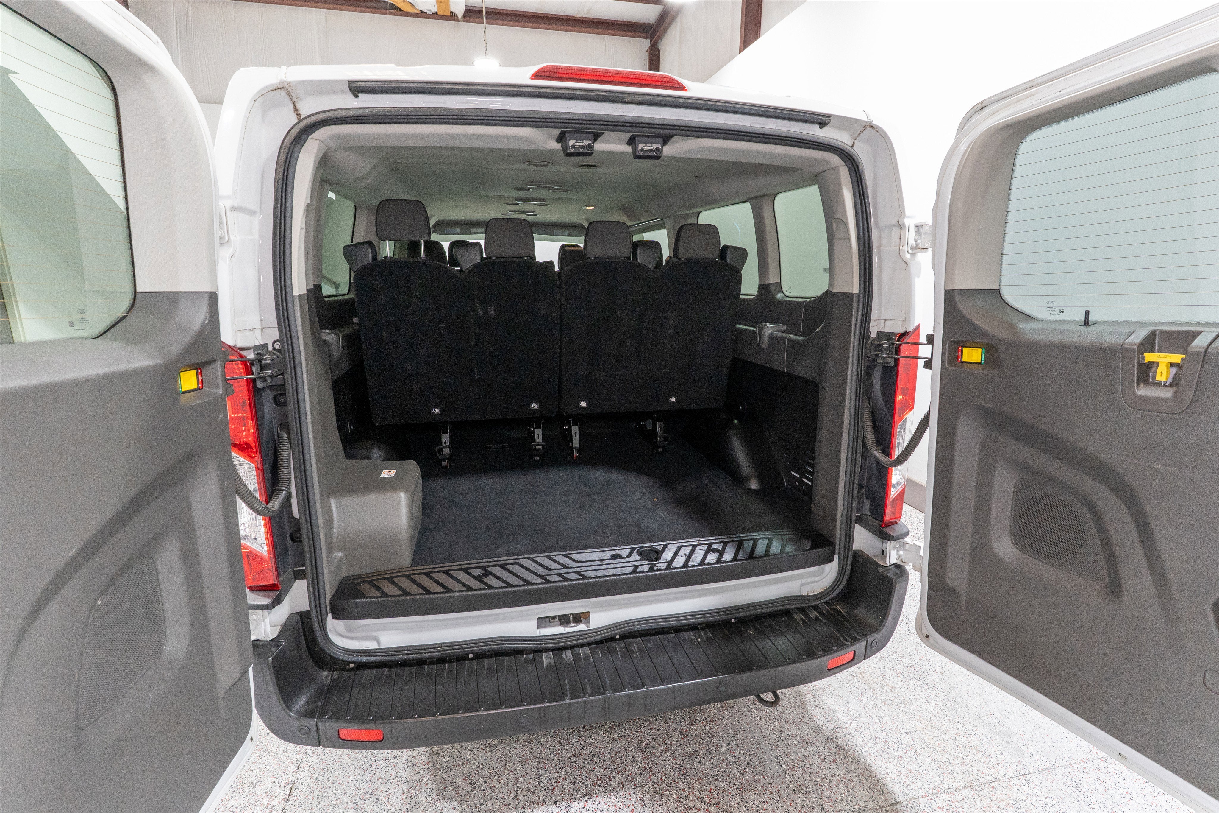 2023 Ford Transit Passenger Wagon XLT
