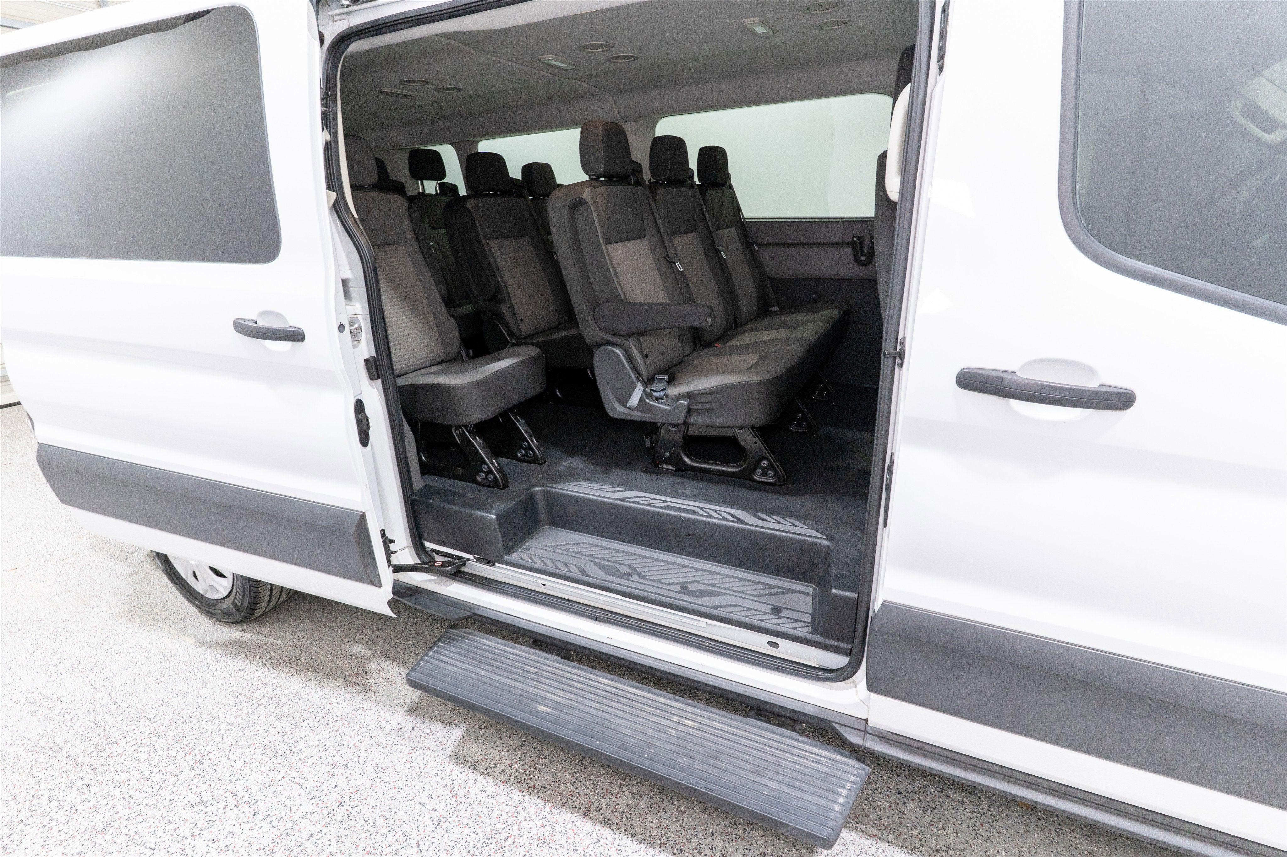 2023 Ford Transit Passenger Wagon XLT