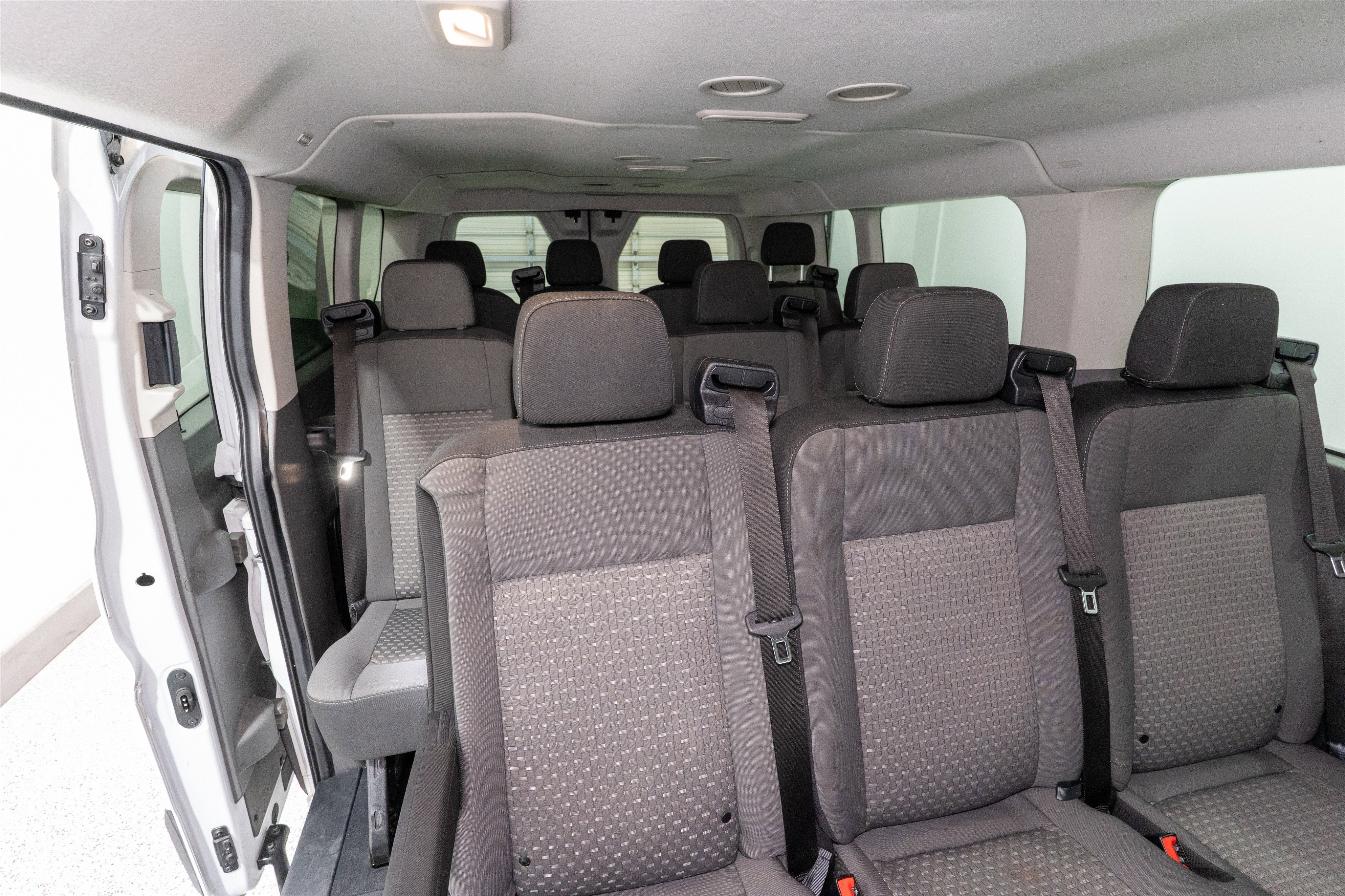 2023 Ford Transit Passenger Wagon XLT