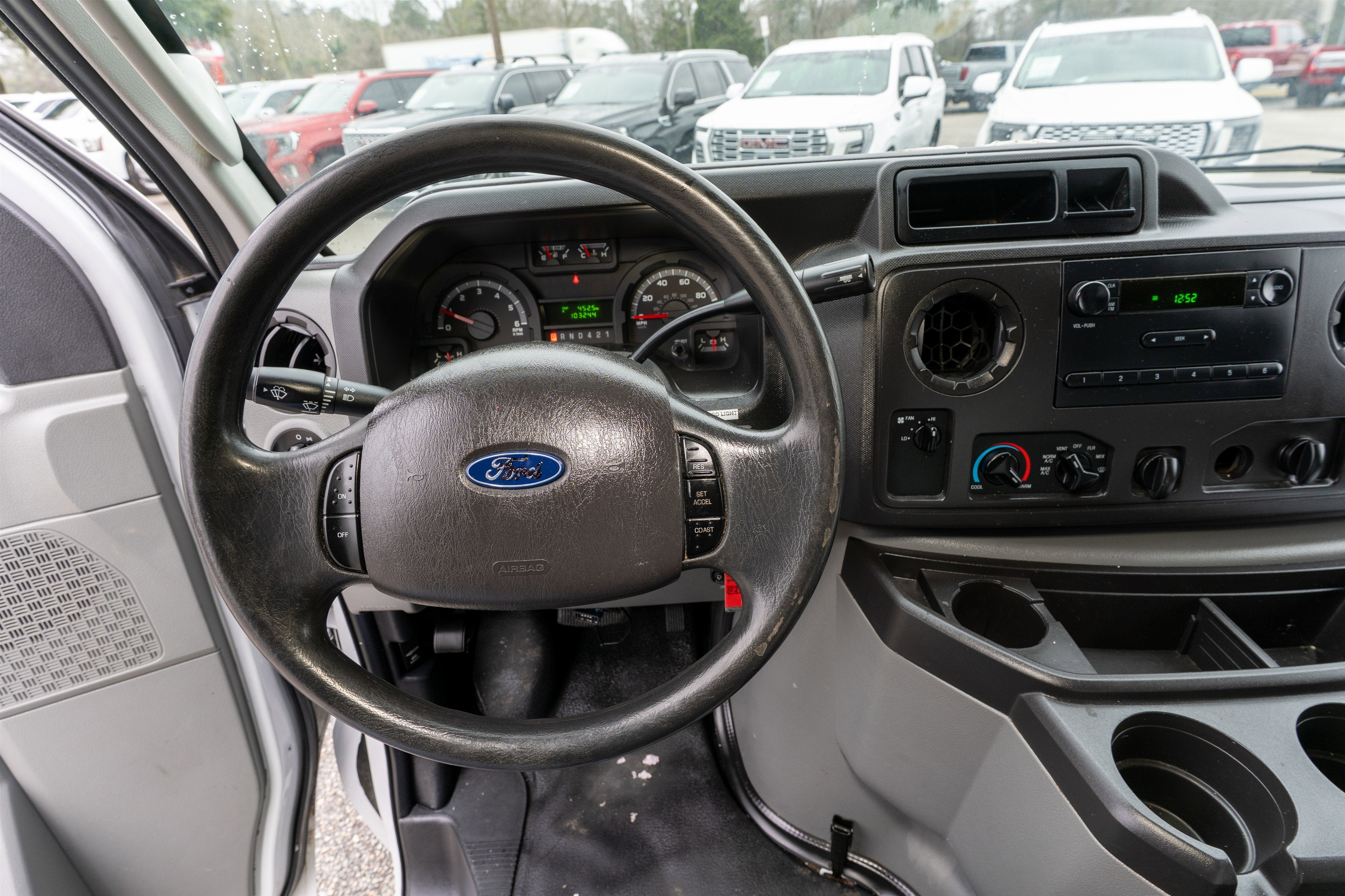 2019 Ford E-Series Cutaway Base