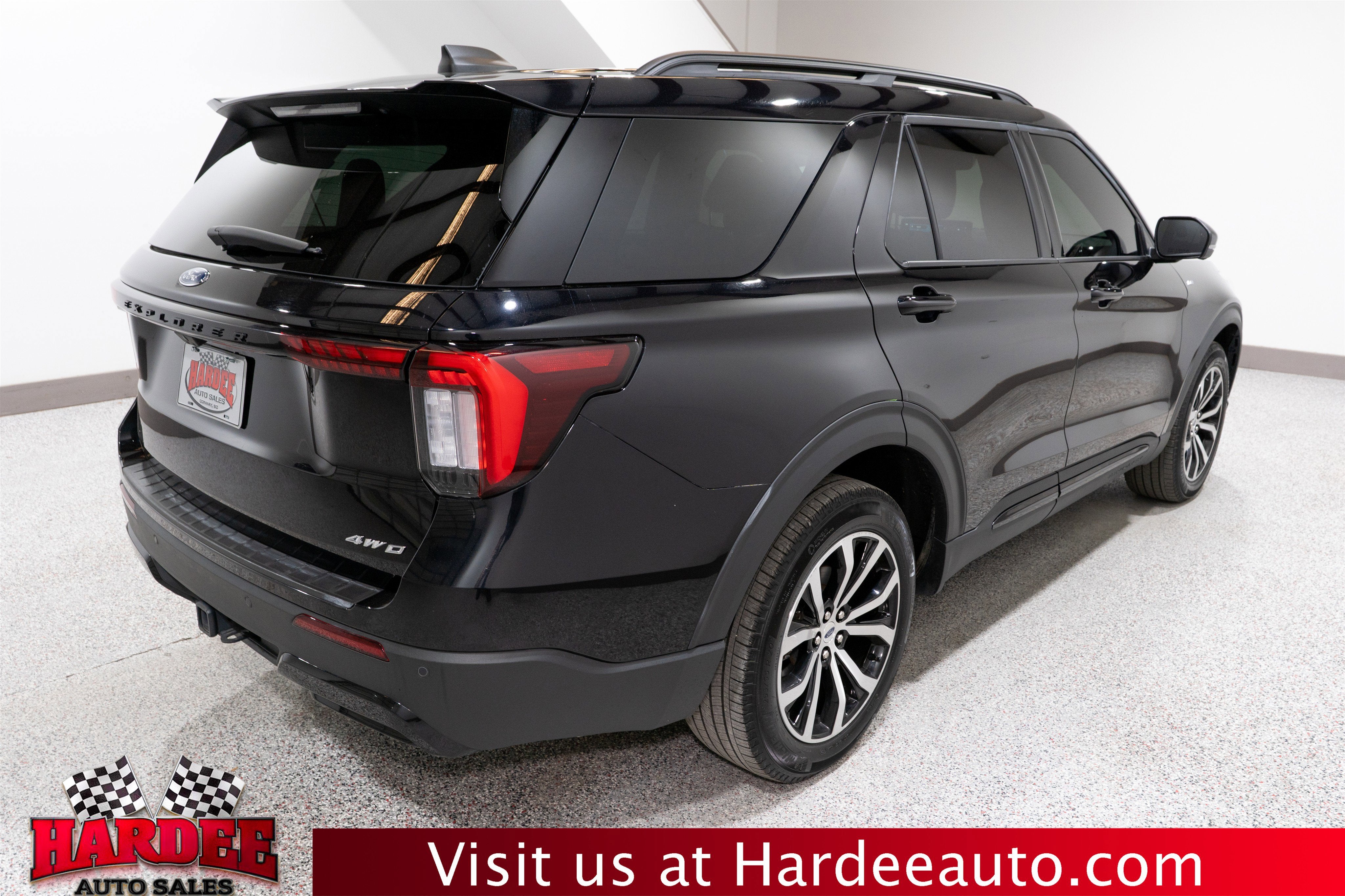 2025 Ford Explorer ST-Line