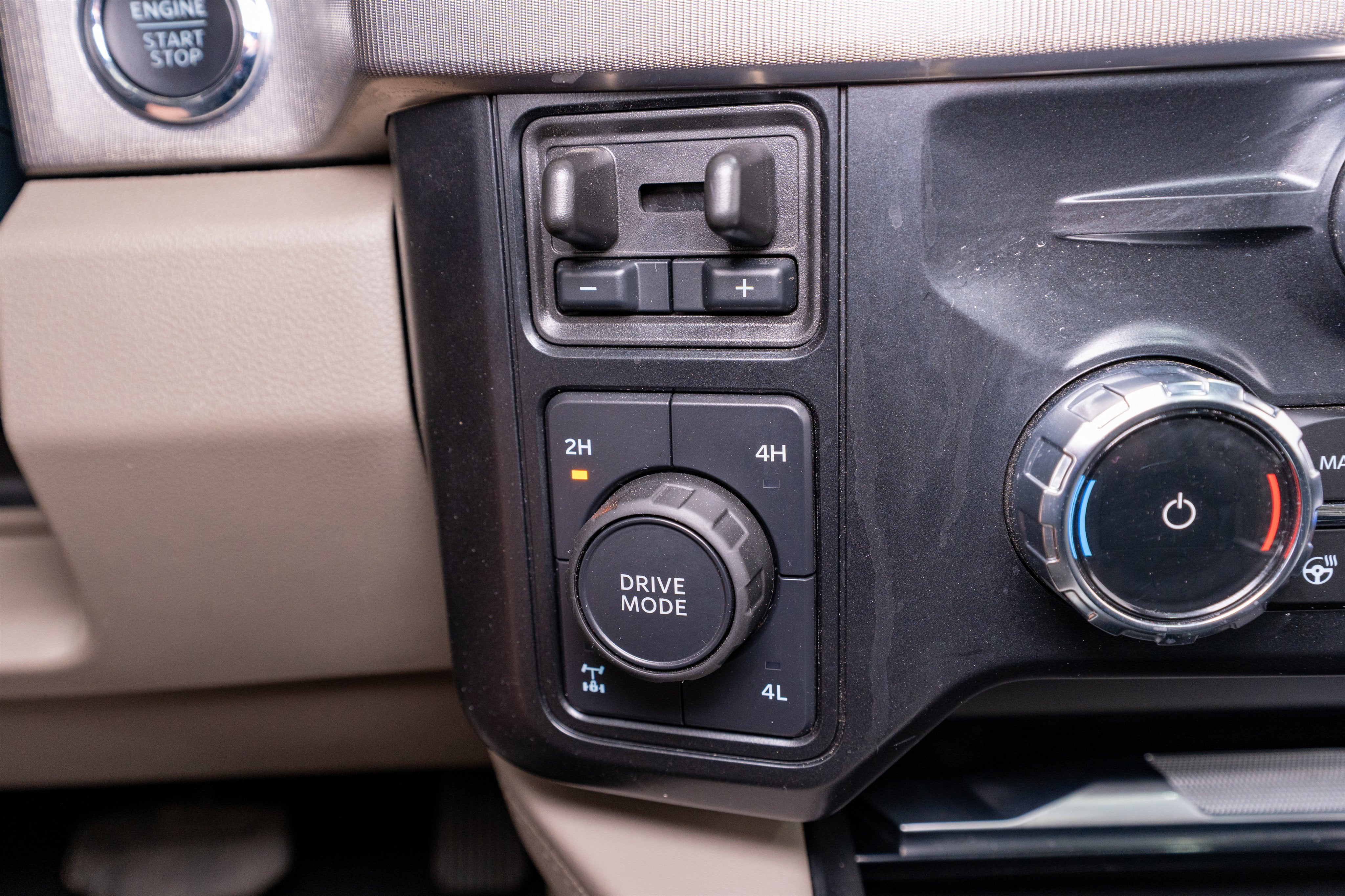 2025 Ford Super Duty F-250 SRW Platinum Plus