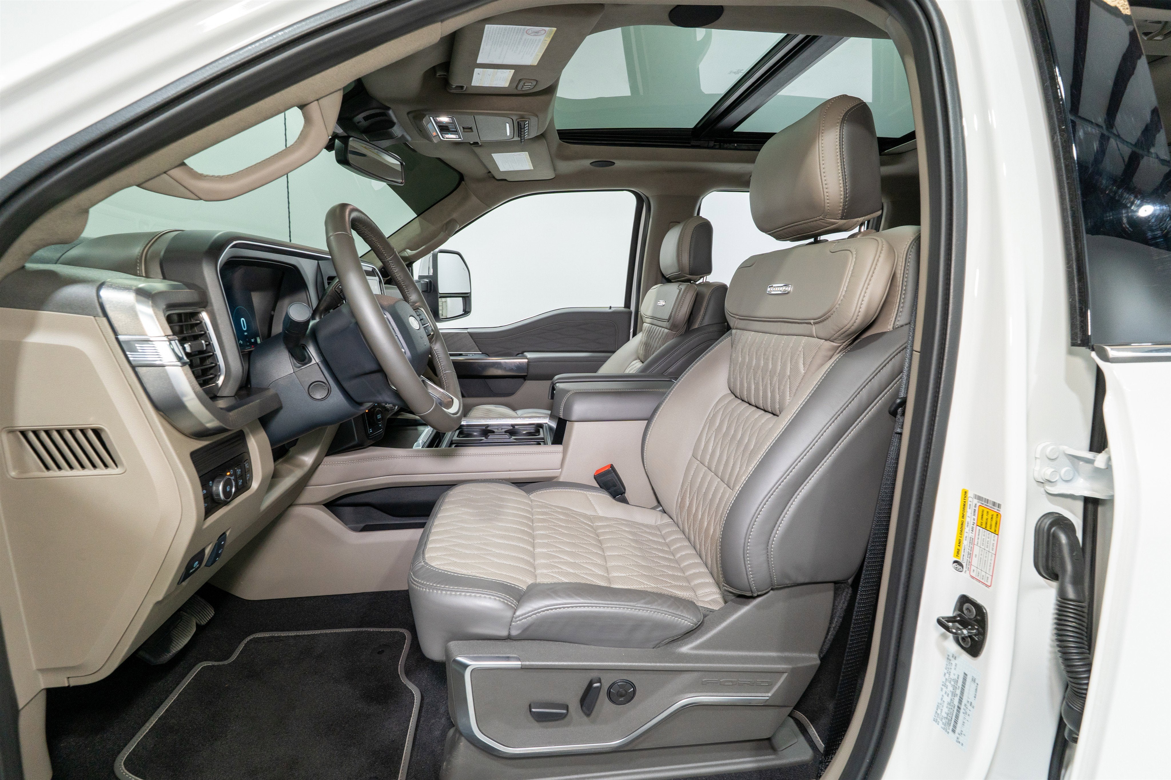 2025 Ford Super Duty F-250 SRW Platinum Plus