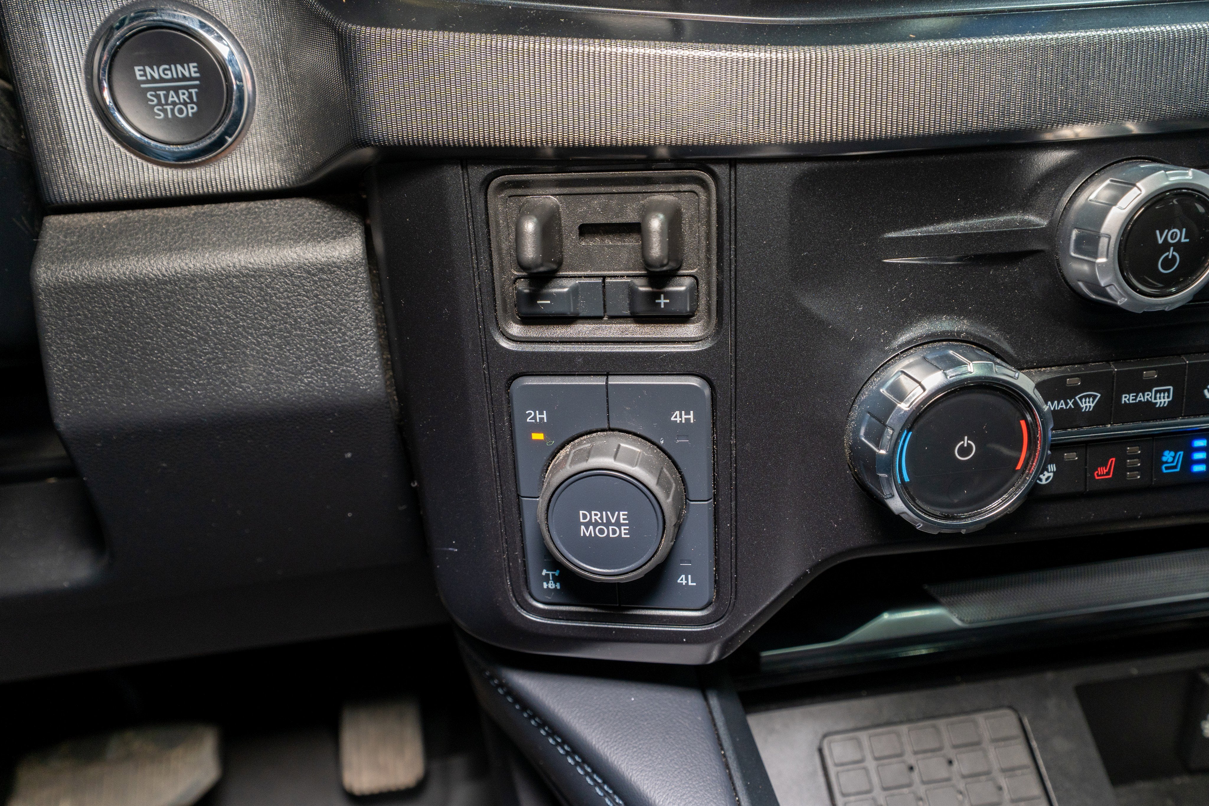 2025 Ford Super Duty F-350 SRW Platinum