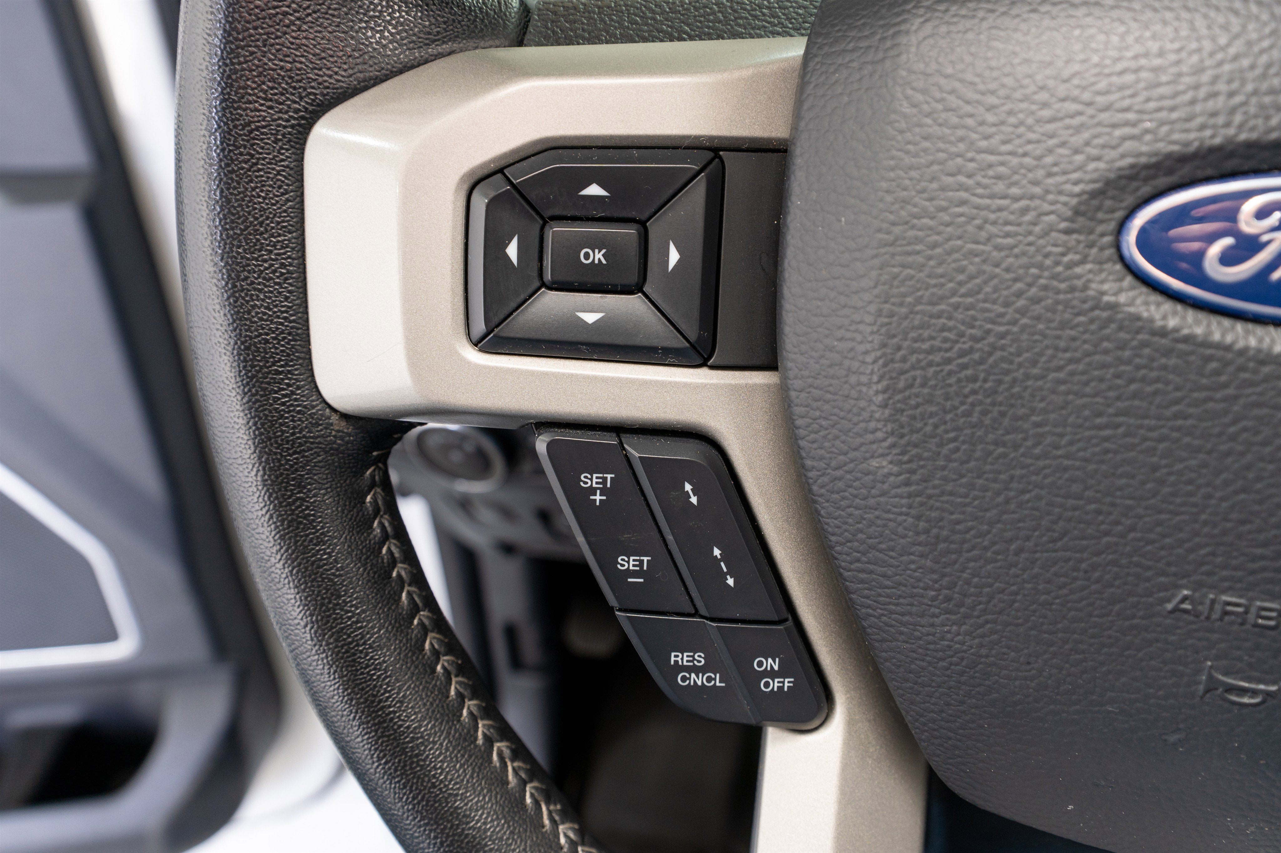 2022 Ford Super Duty F-350 SRW LARIAT