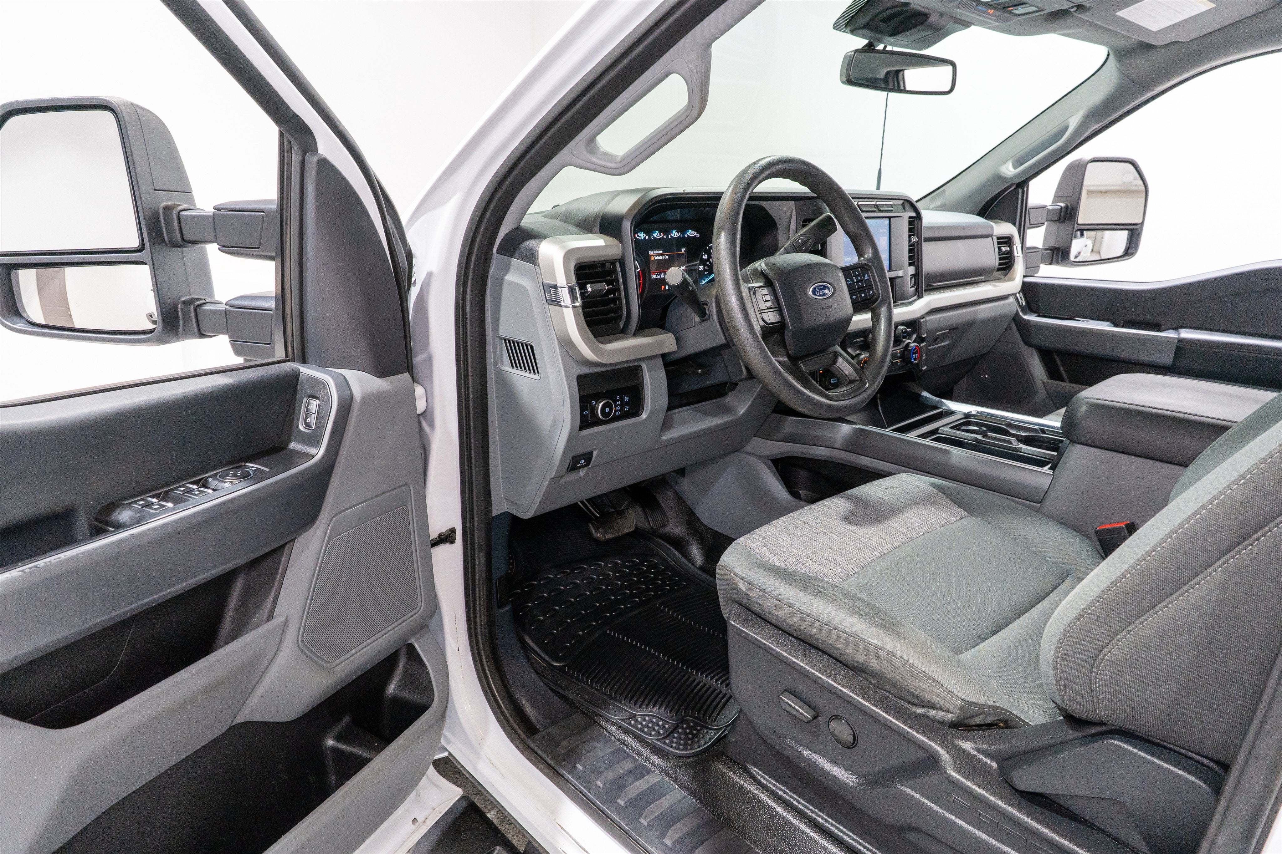 2023 Ford Super Duty F-350 DRW XLT