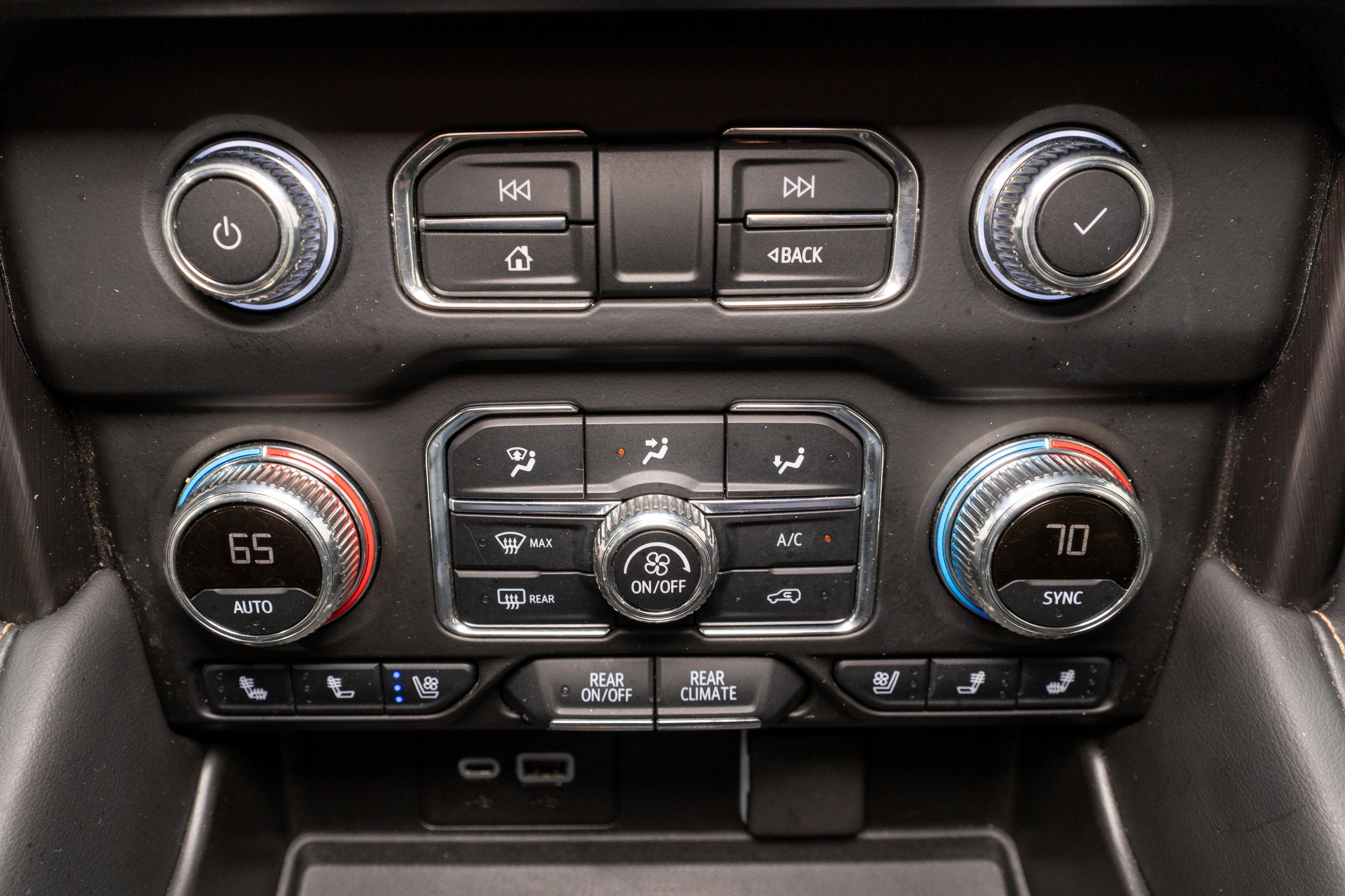 2022 GMC Yukon XL AT4