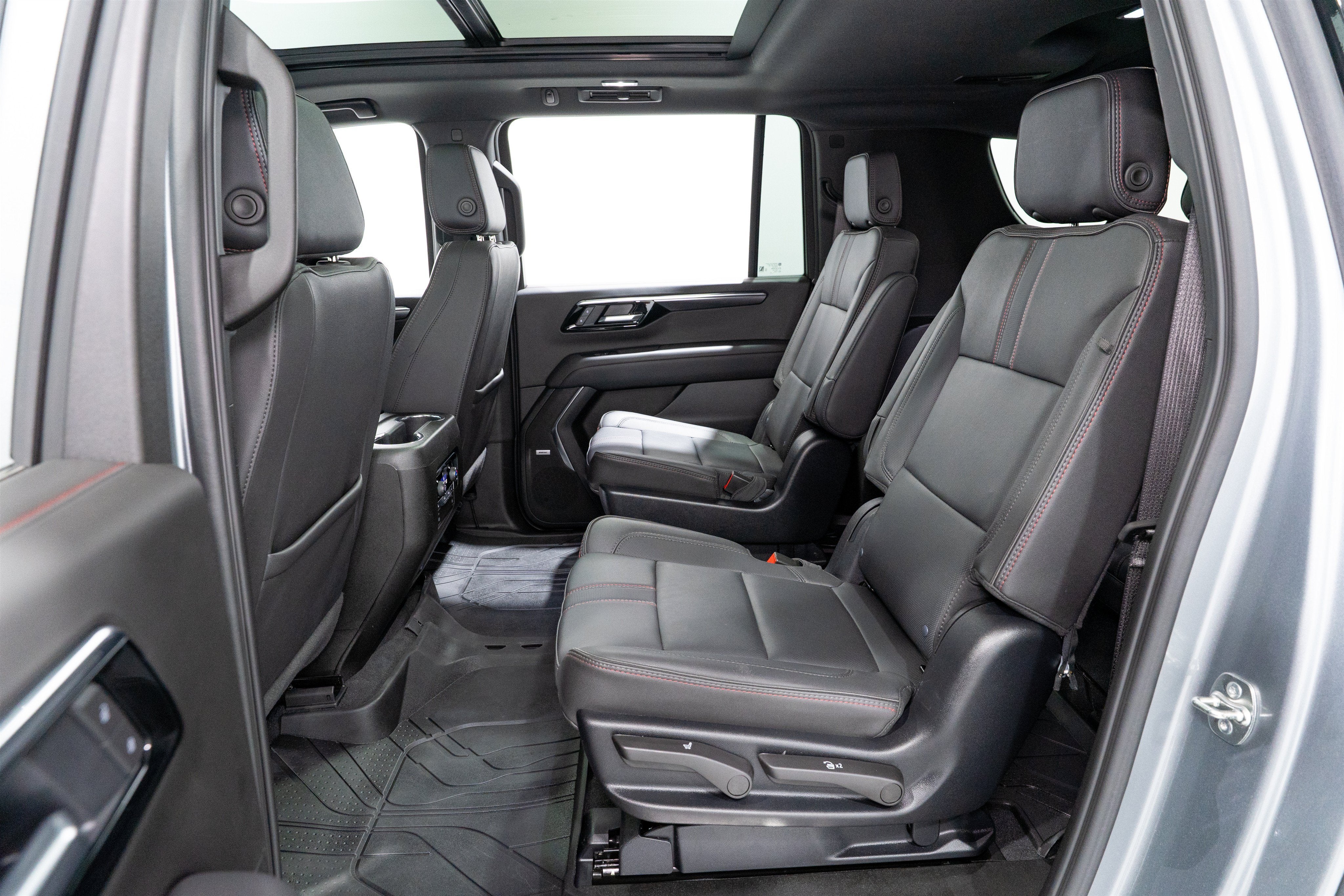 2025 Chevrolet Suburban RST