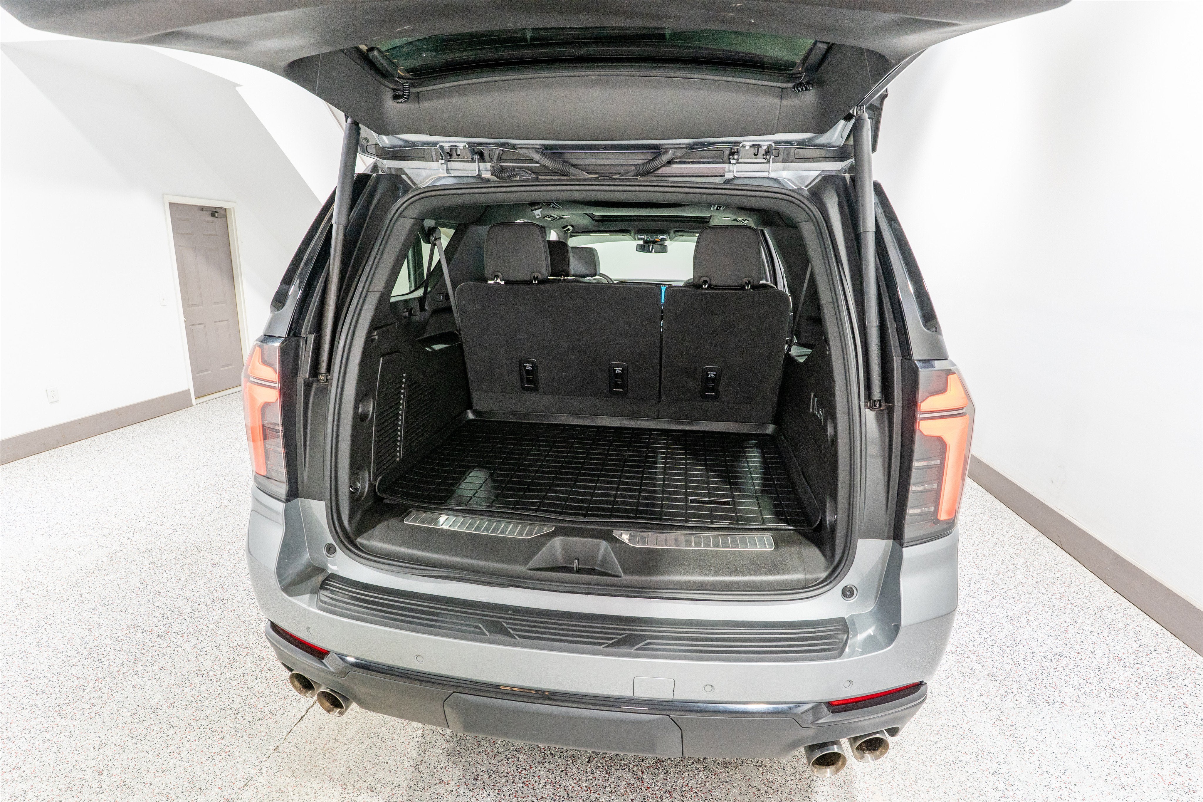 2025 Chevrolet Suburban RST