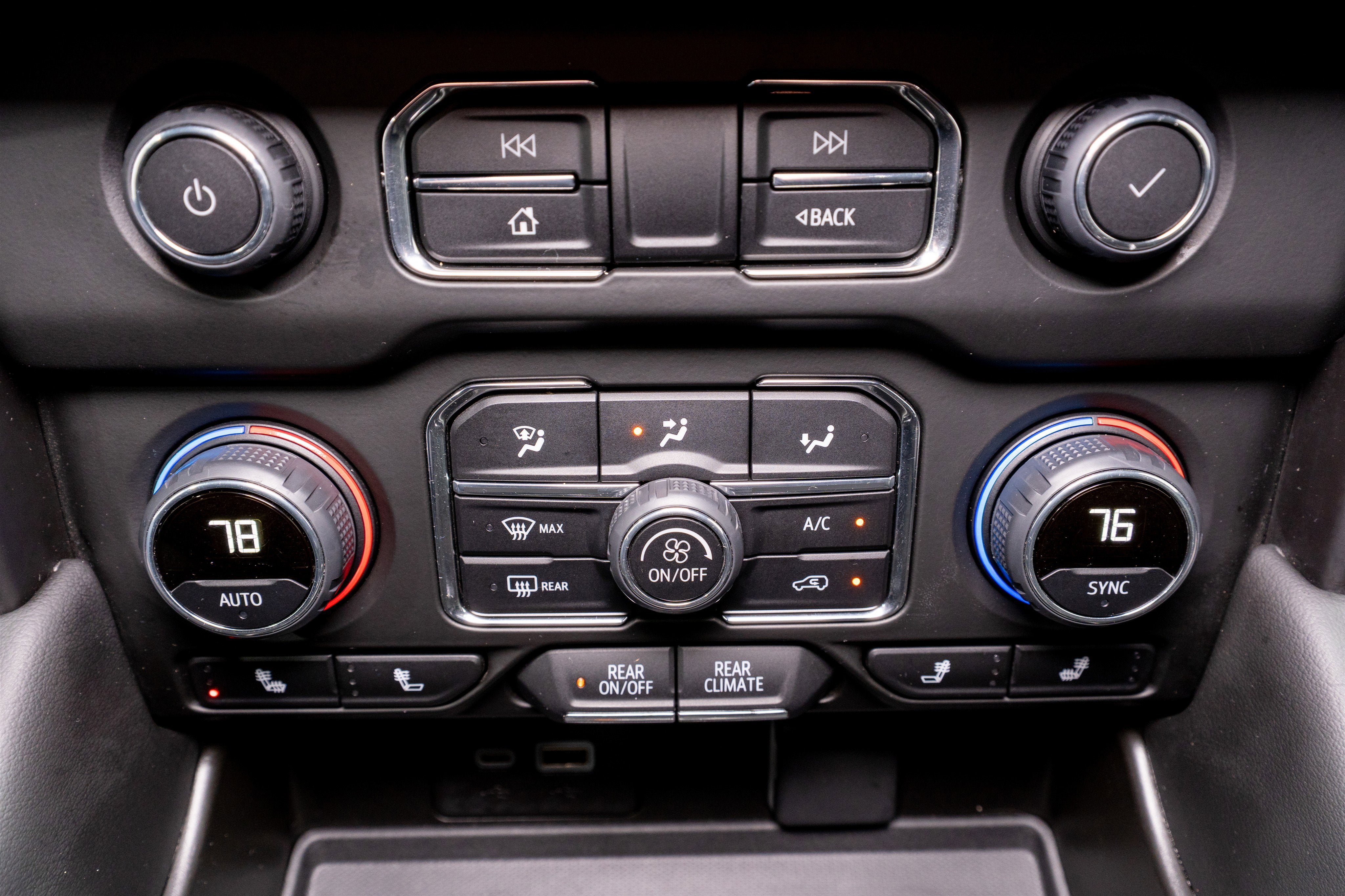 2024 Chevrolet Suburban RST