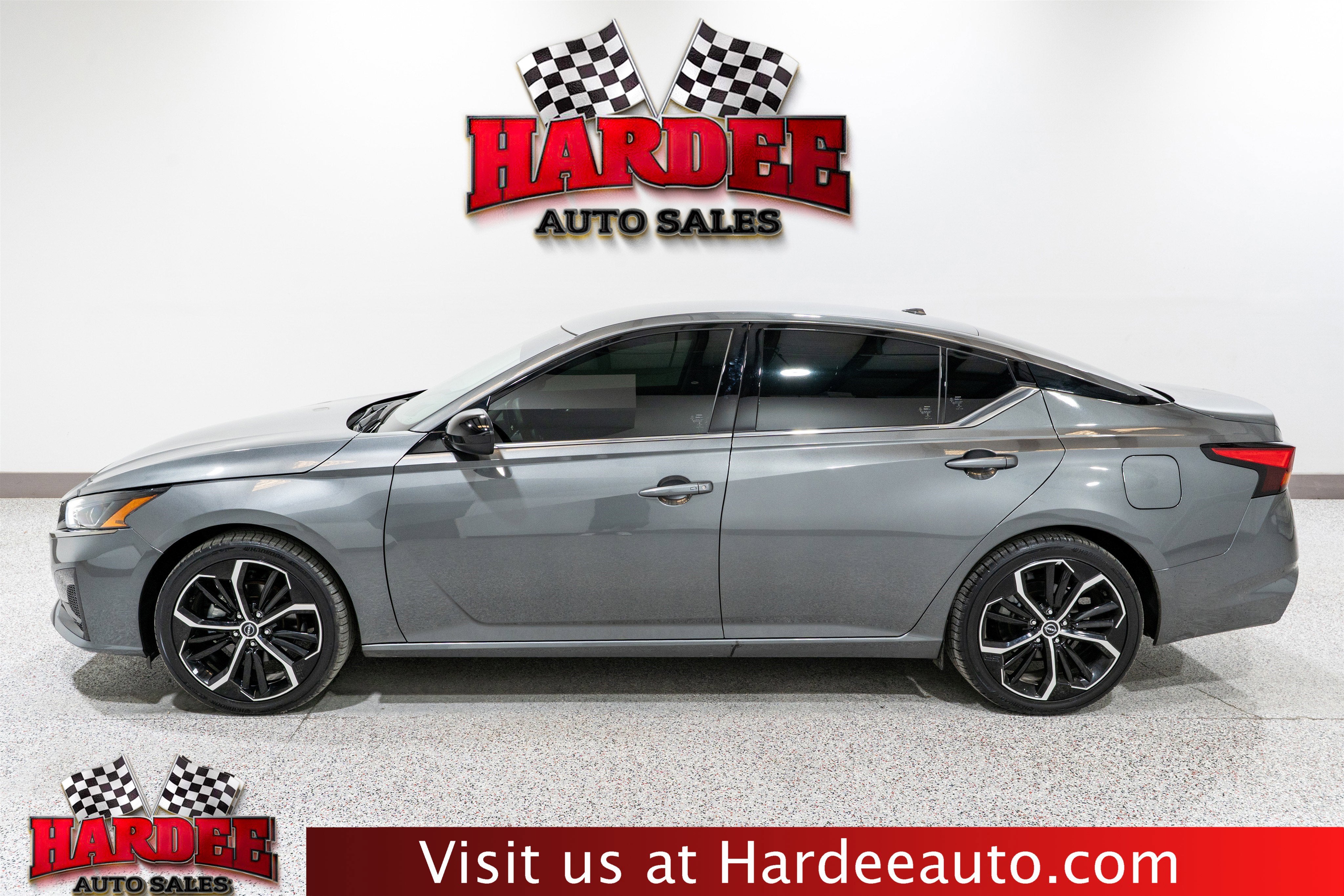 2025 Nissan Altima SR