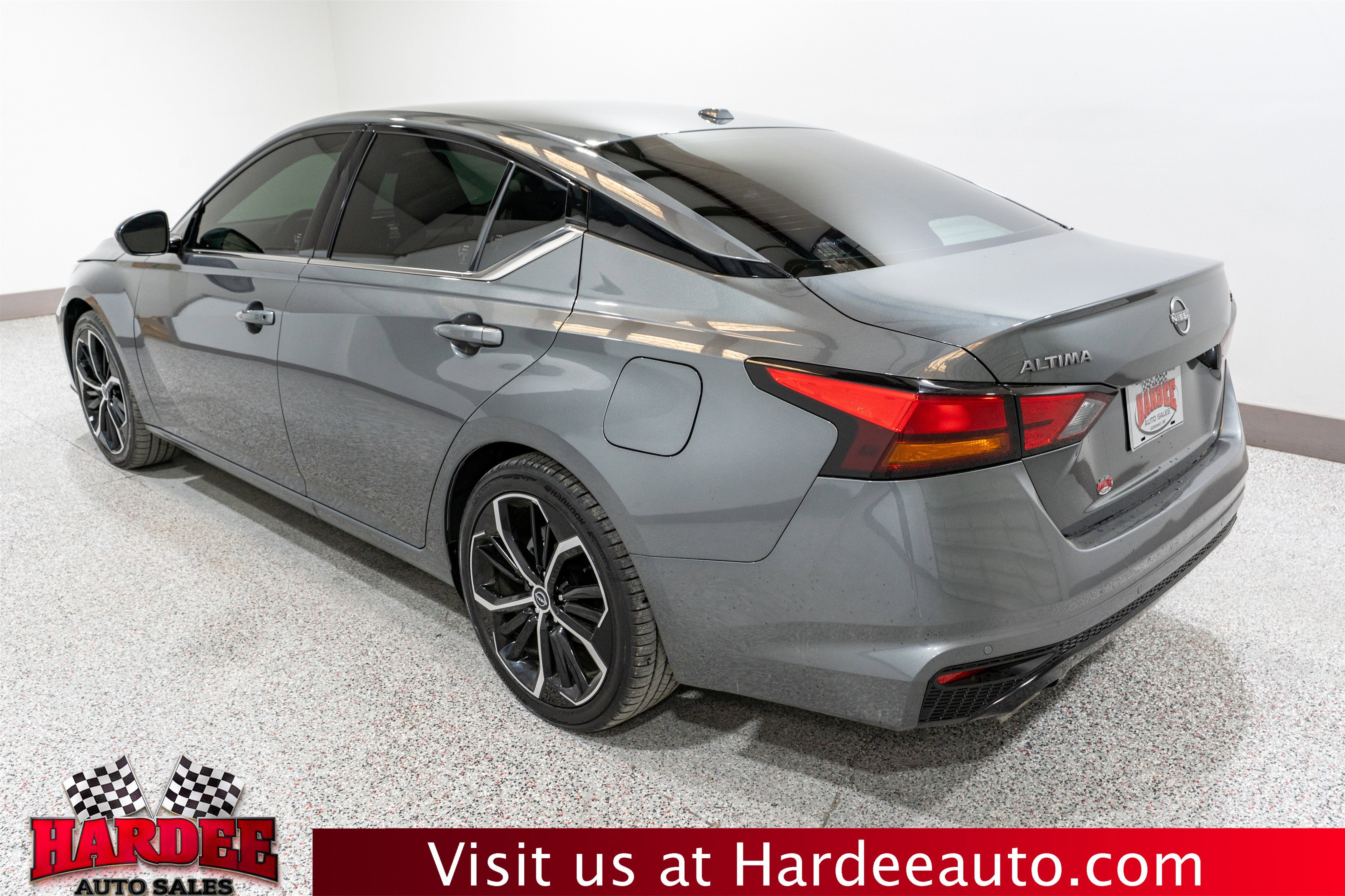 2025 Nissan Altima SR