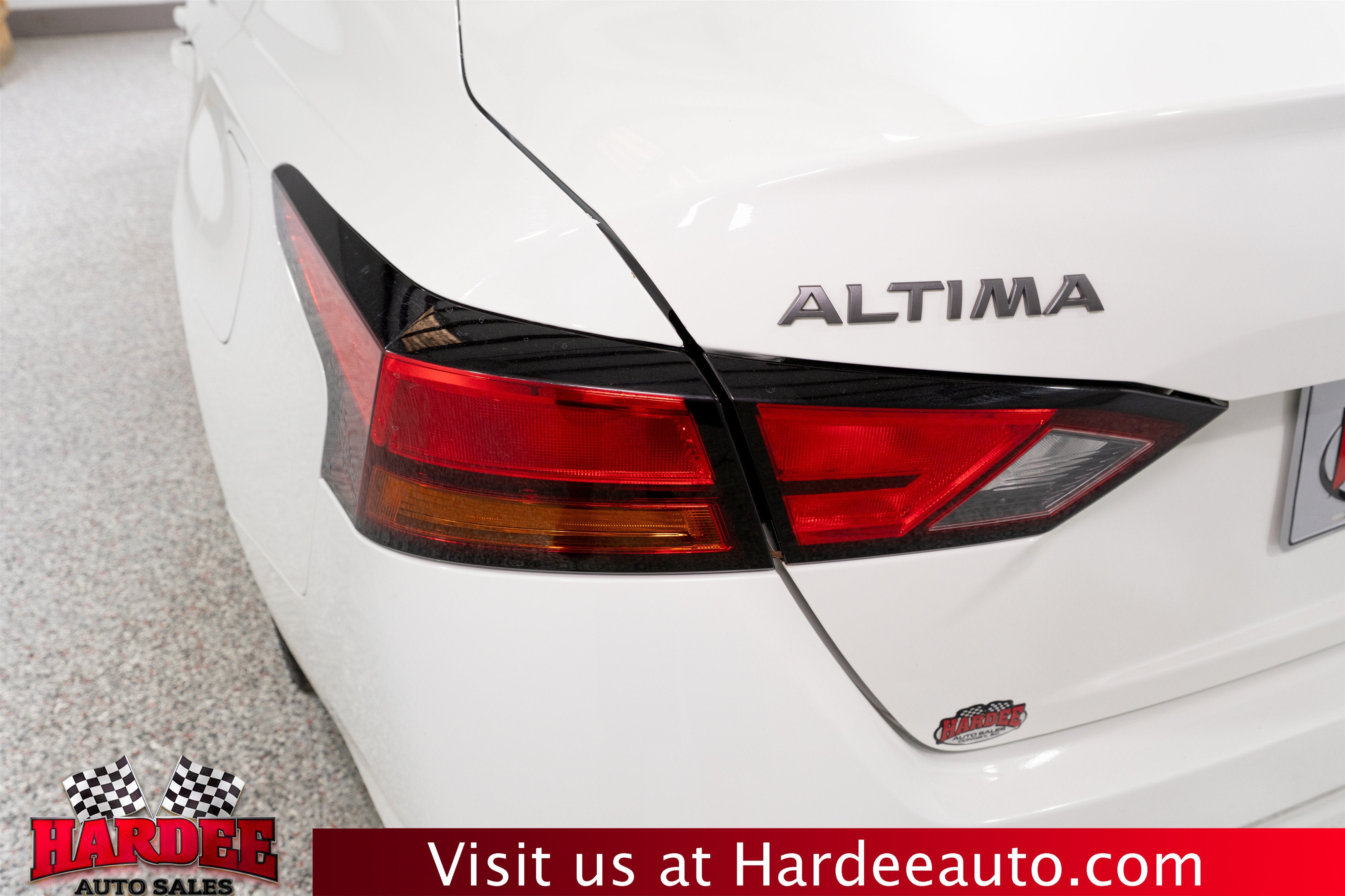 2025 Nissan Altima SR