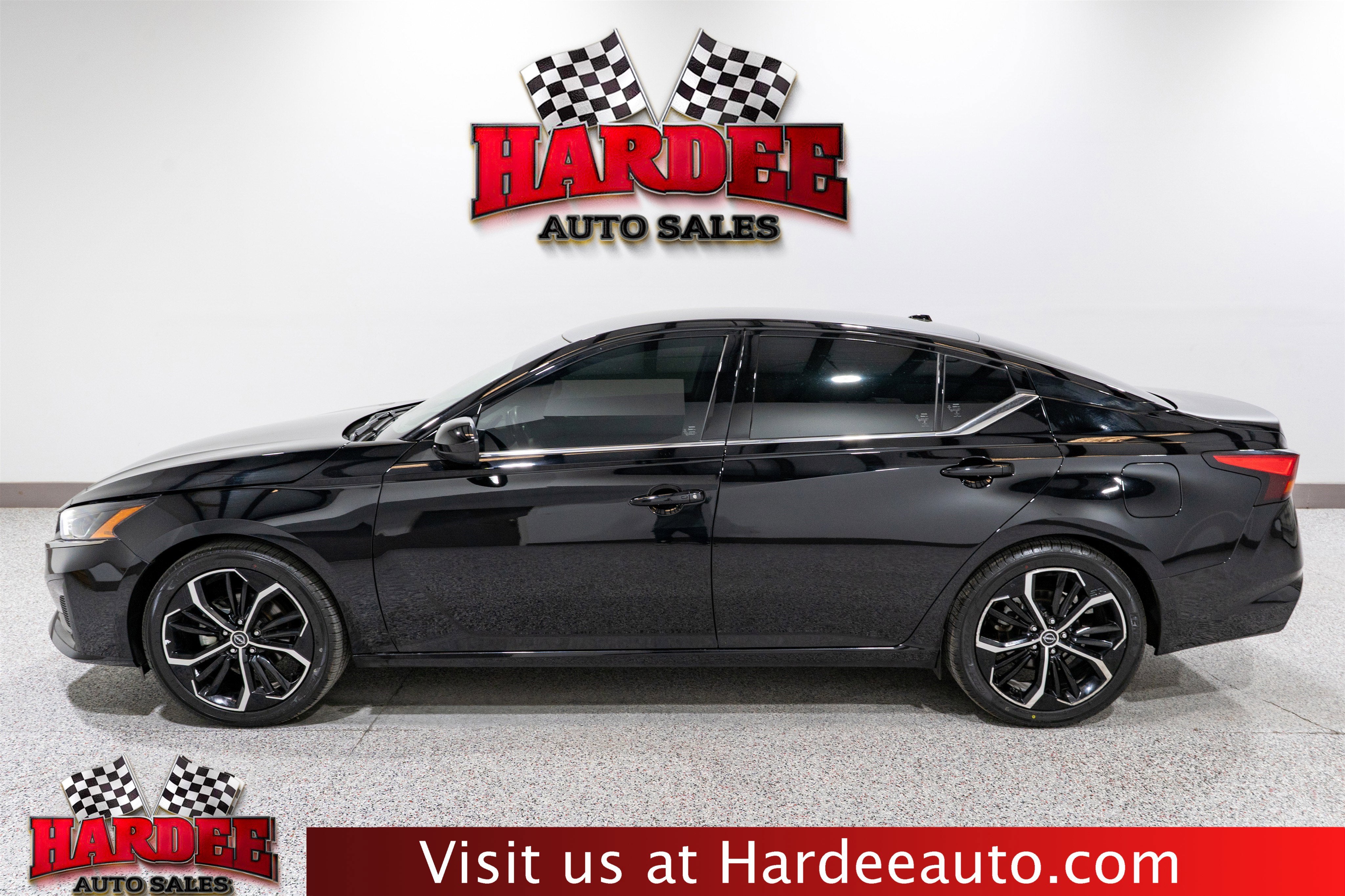 2025 Nissan Altima SR