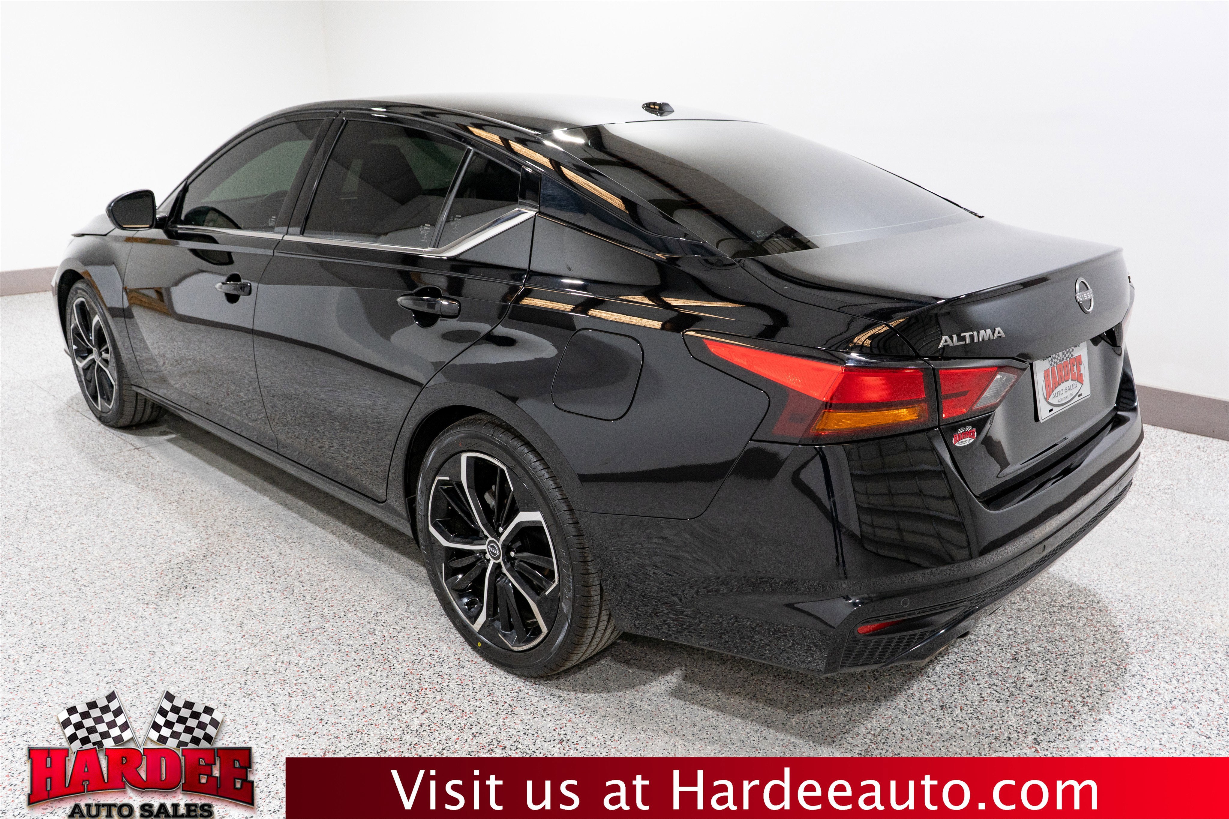 2025 Nissan Altima SR