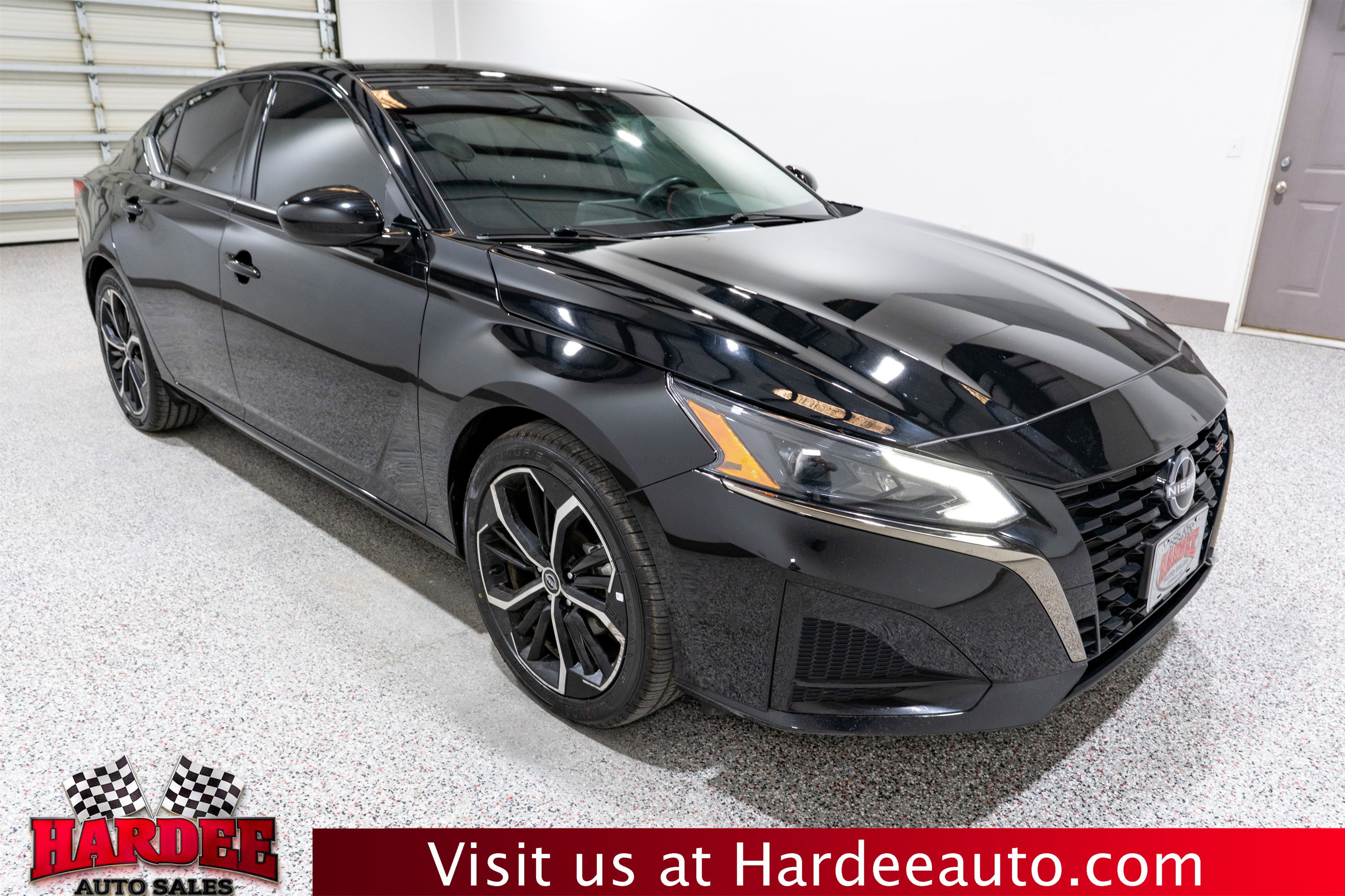 2025 Nissan Altima SR