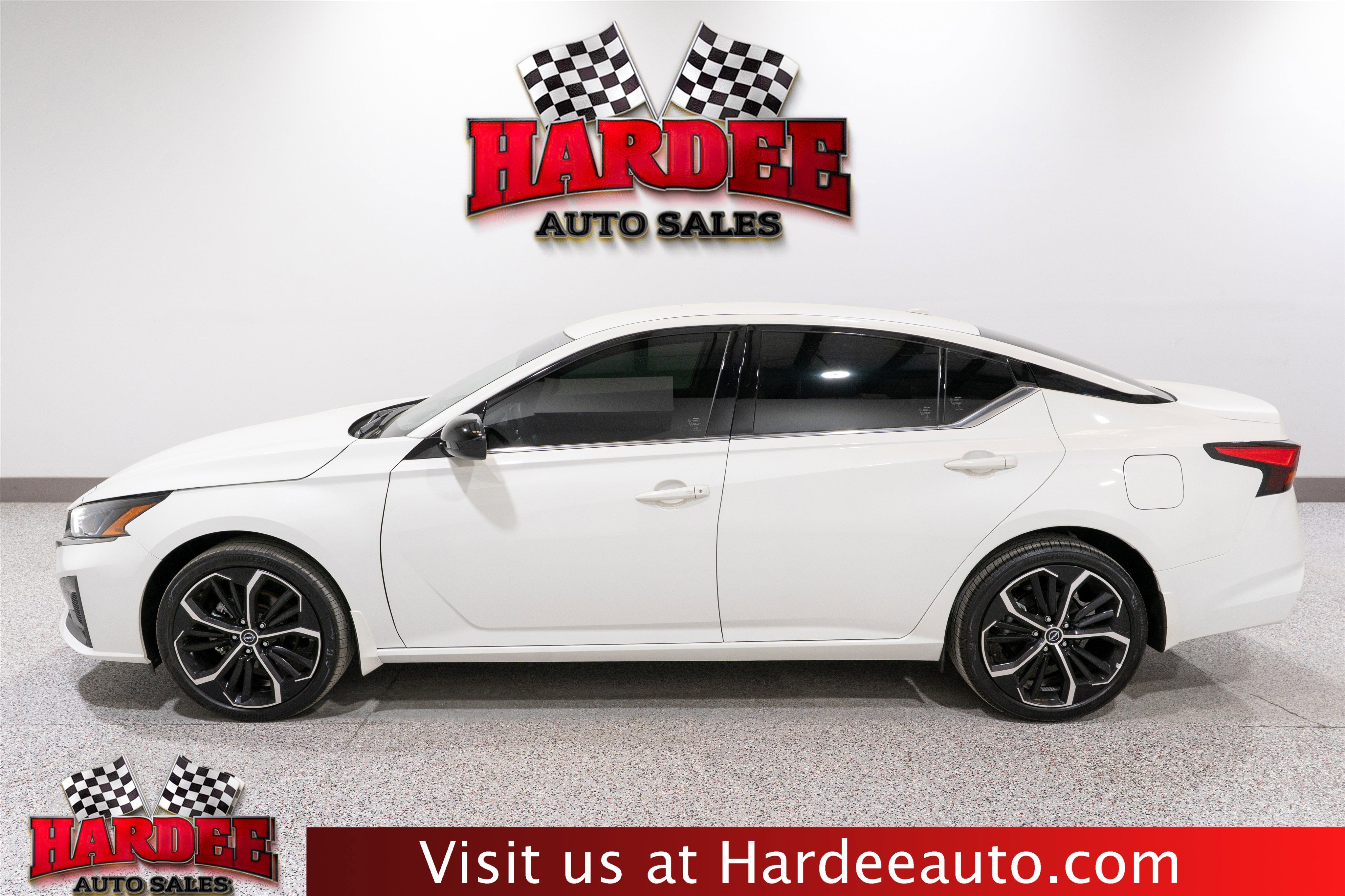 2025 Nissan Altima SR