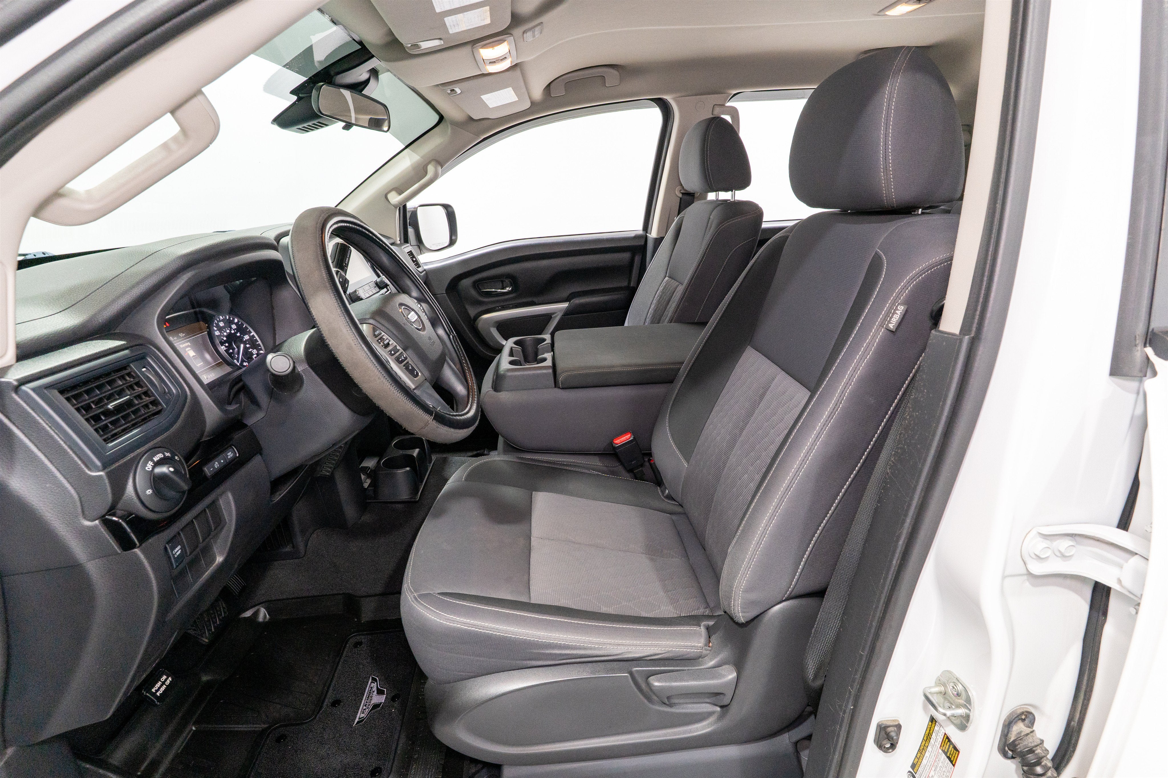 2022 Nissan Titan SV