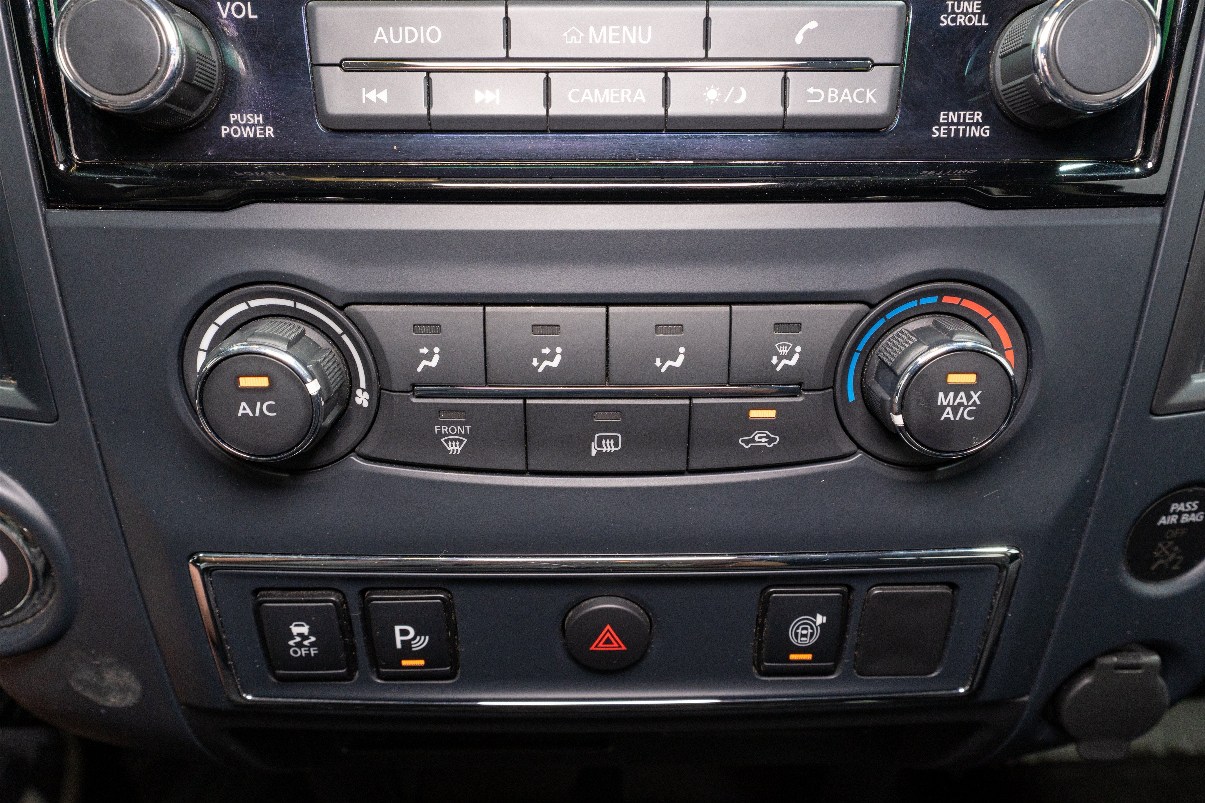 2022 Nissan Titan SV