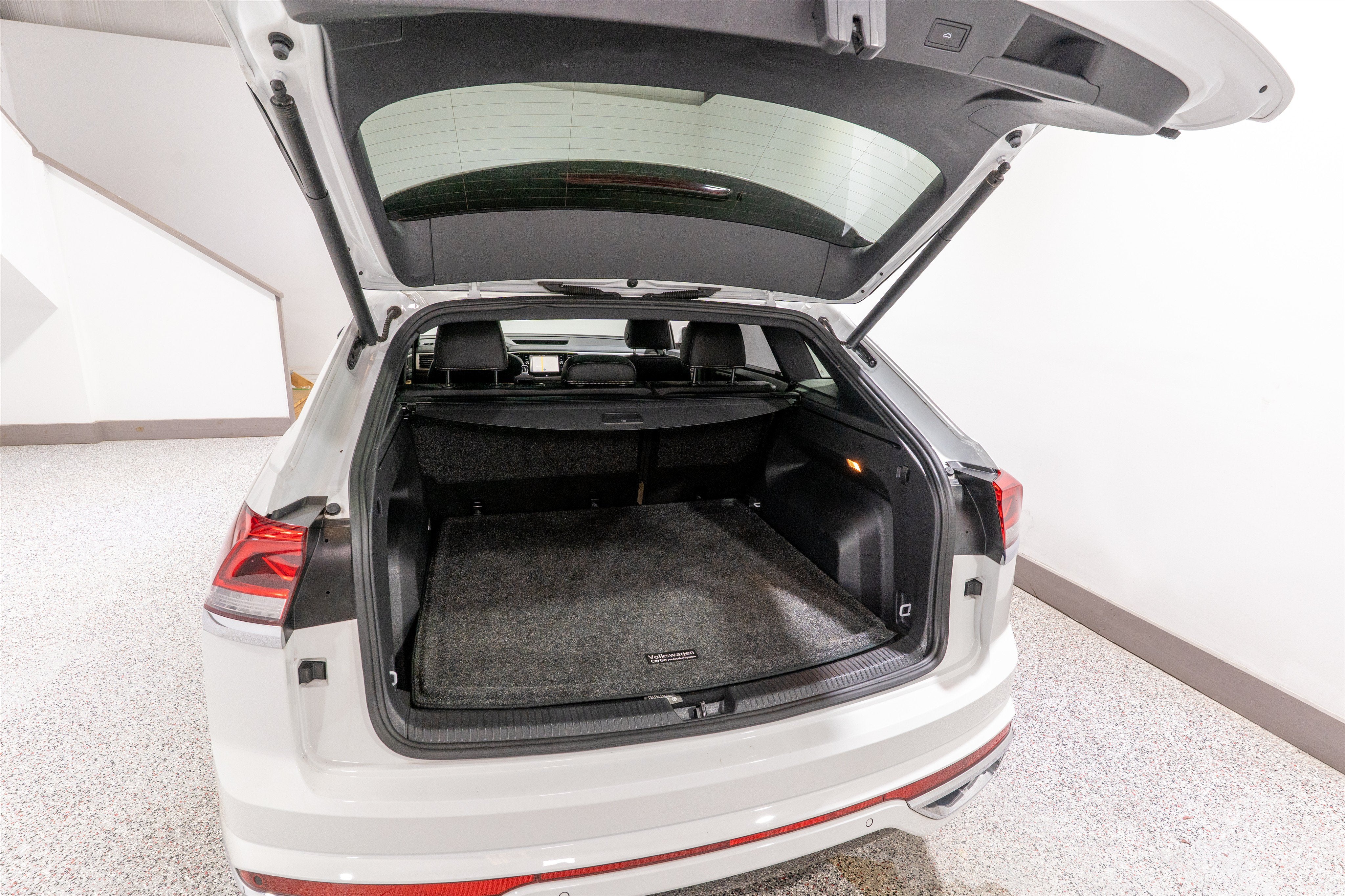 2022 Volkswagen Atlas Cross Sport 2.0T SEL R-Line