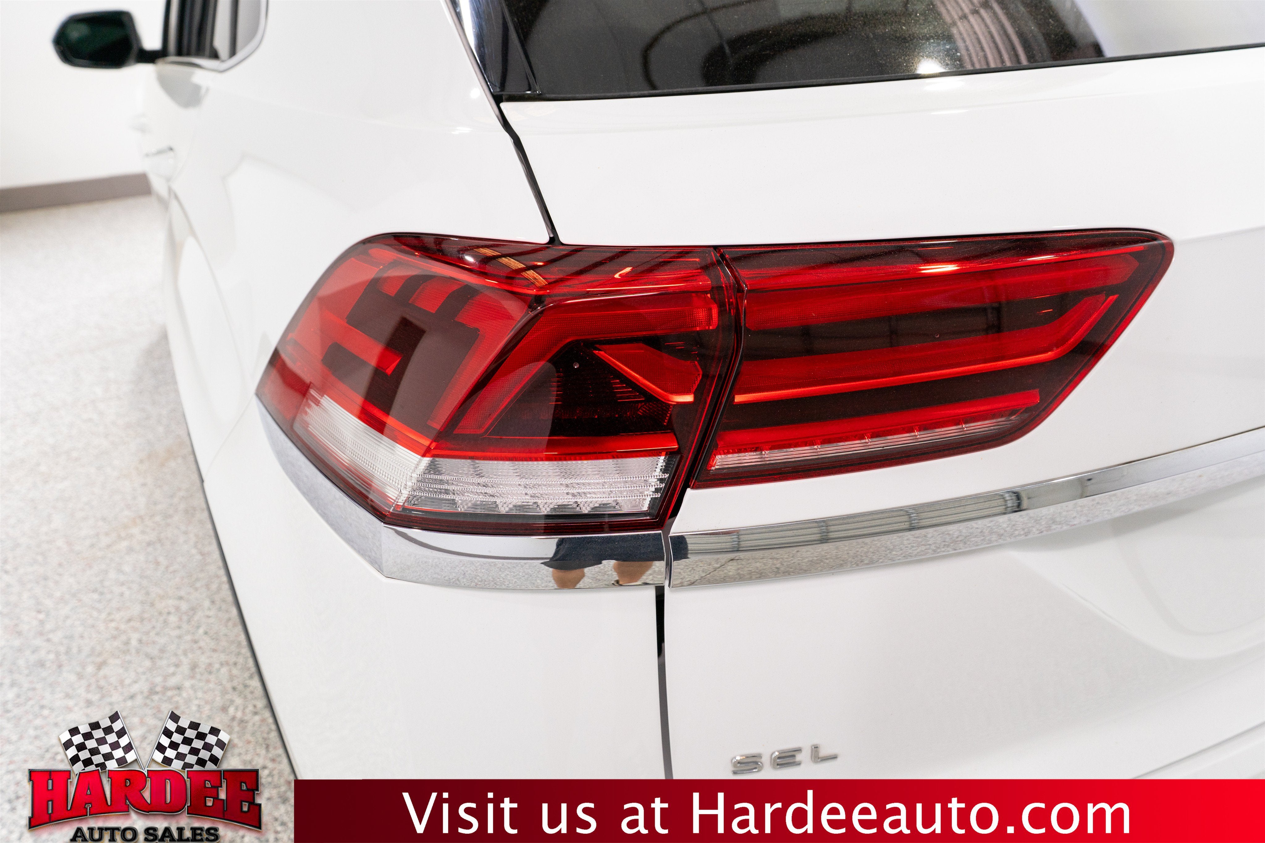 2022 Volkswagen Atlas Cross Sport 2.0T SEL R-Line