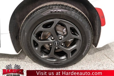 2024 Chrysler Pacifica Hybrid S Appearance Pkg