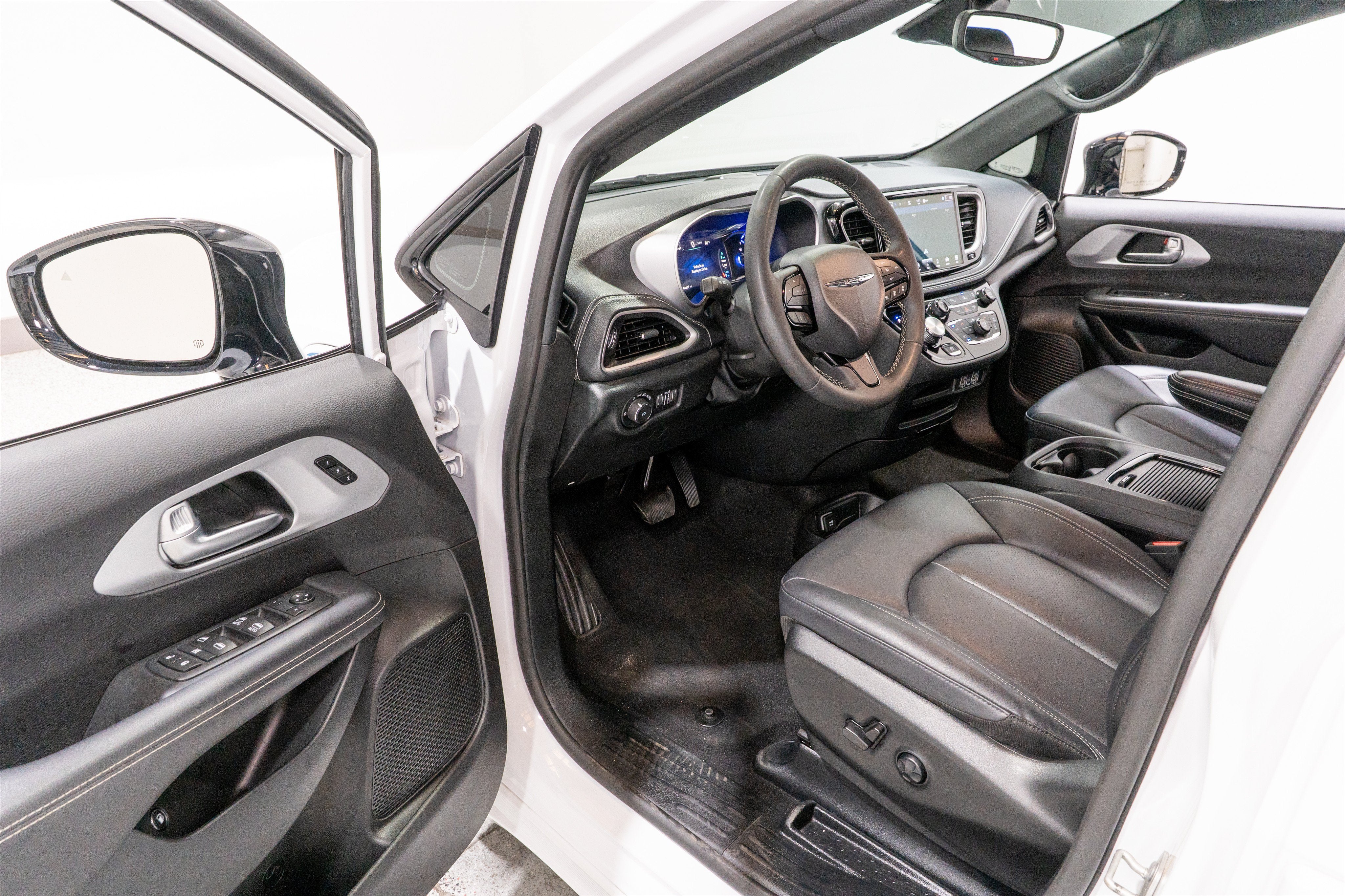 2024 Chrysler Pacifica Hybrid S Appearance Pkg
