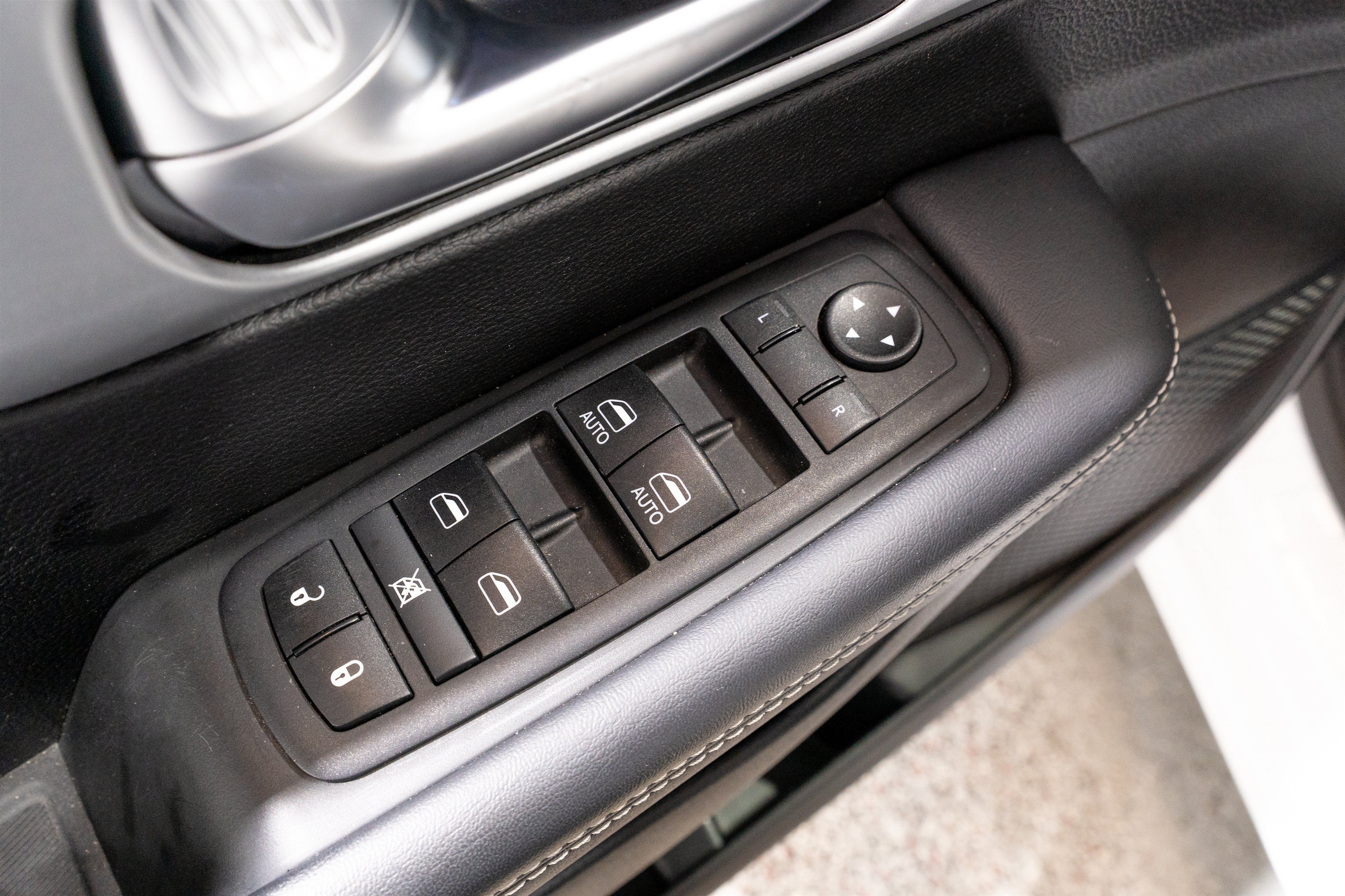2024 Chrysler Pacifica Hybrid S Appearance Pkg