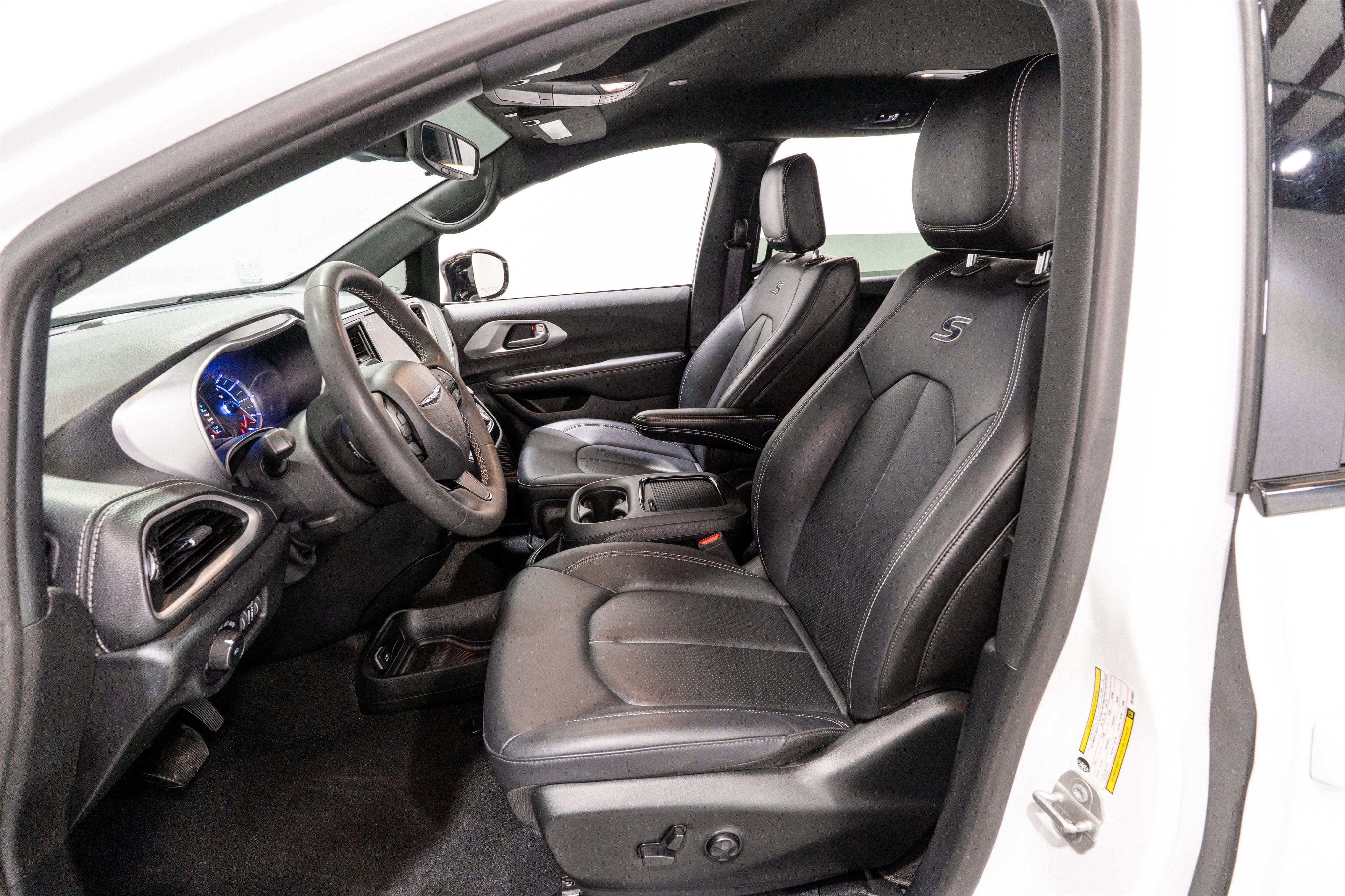 2024 Chrysler Pacifica Hybrid S Appearance Pkg