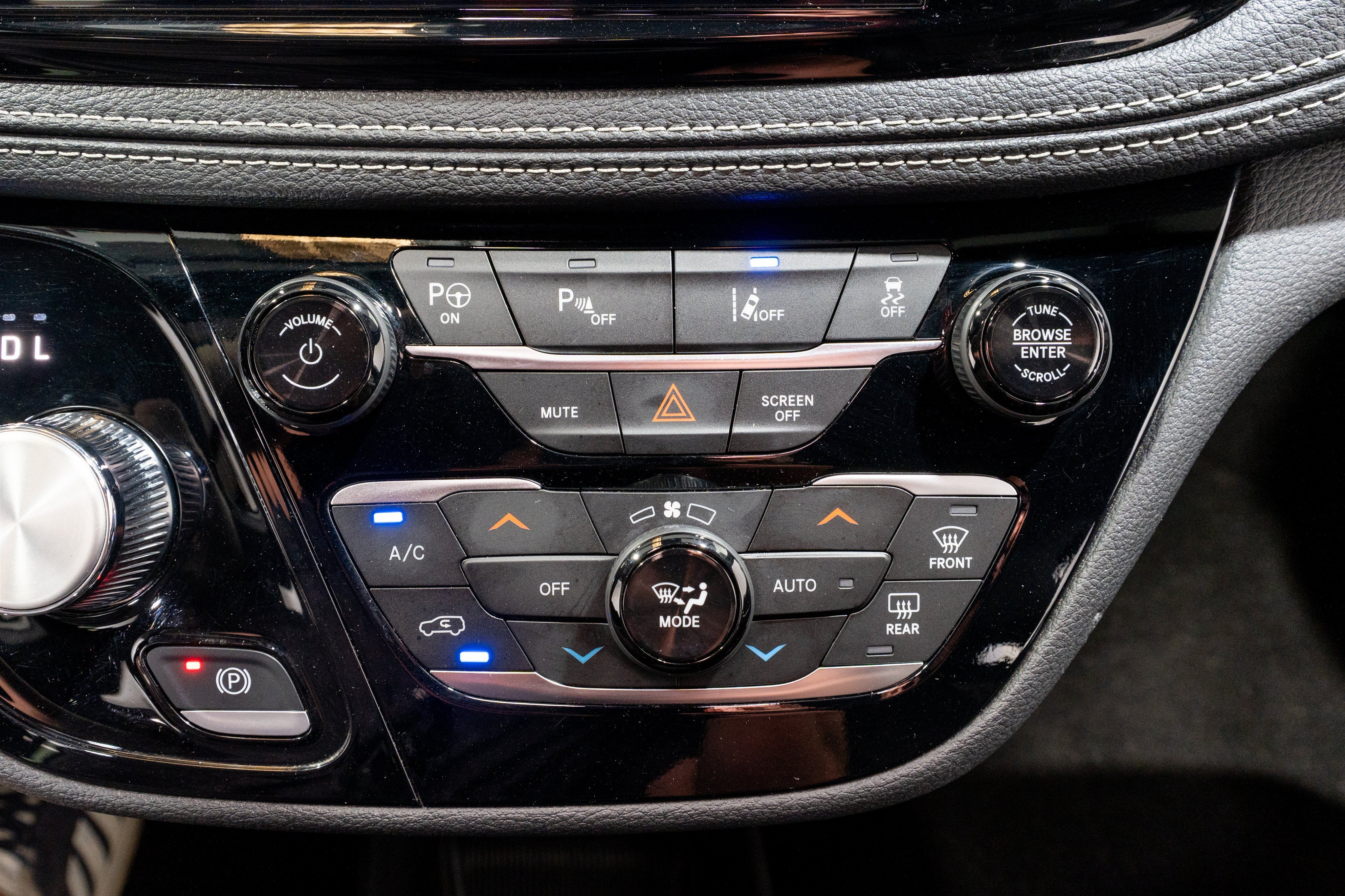 2024 Chrysler Pacifica Hybrid S Appearance Pkg