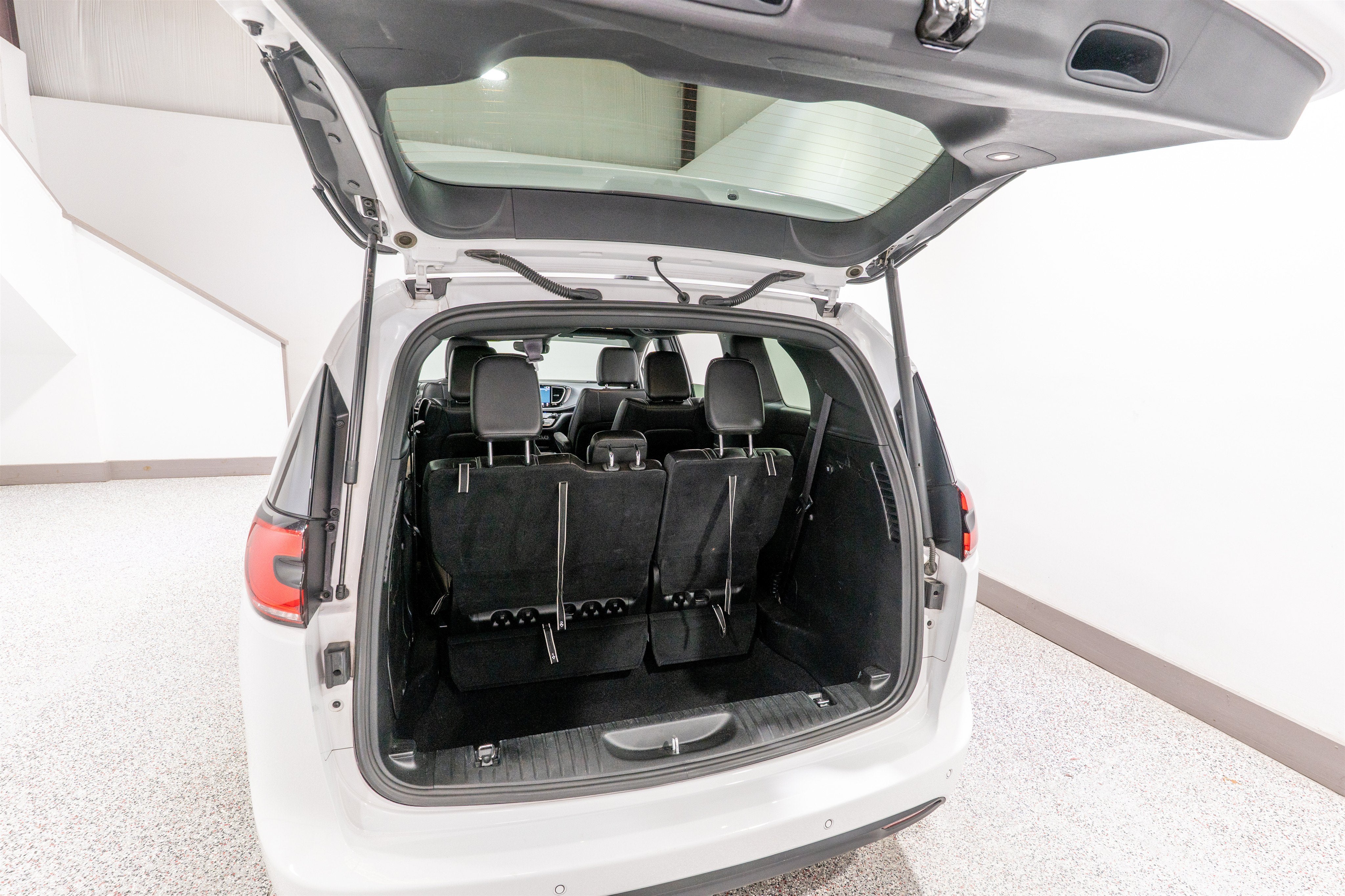 2024 Chrysler Pacifica Hybrid S Appearance Pkg