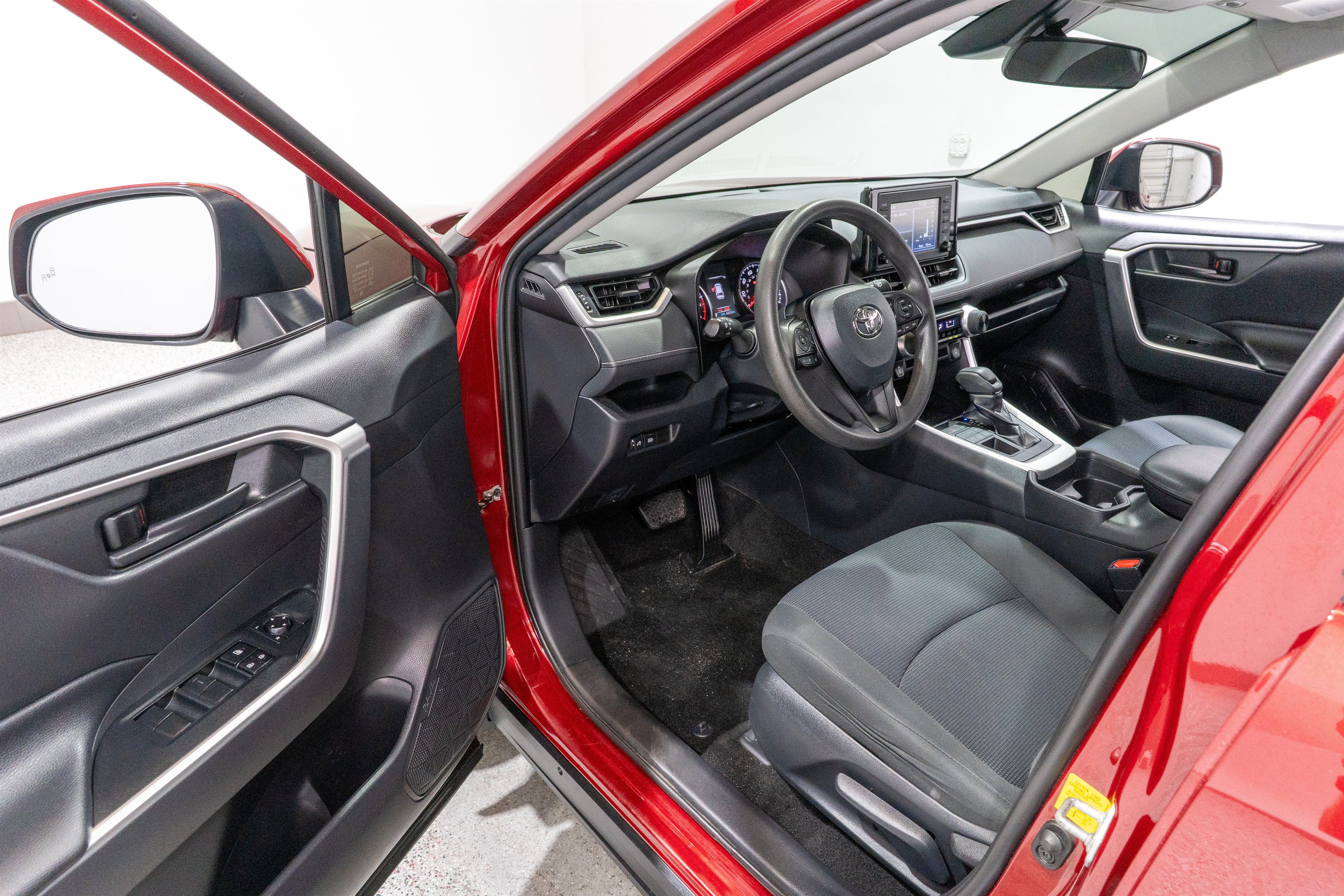 2019 Toyota RAV4 LE