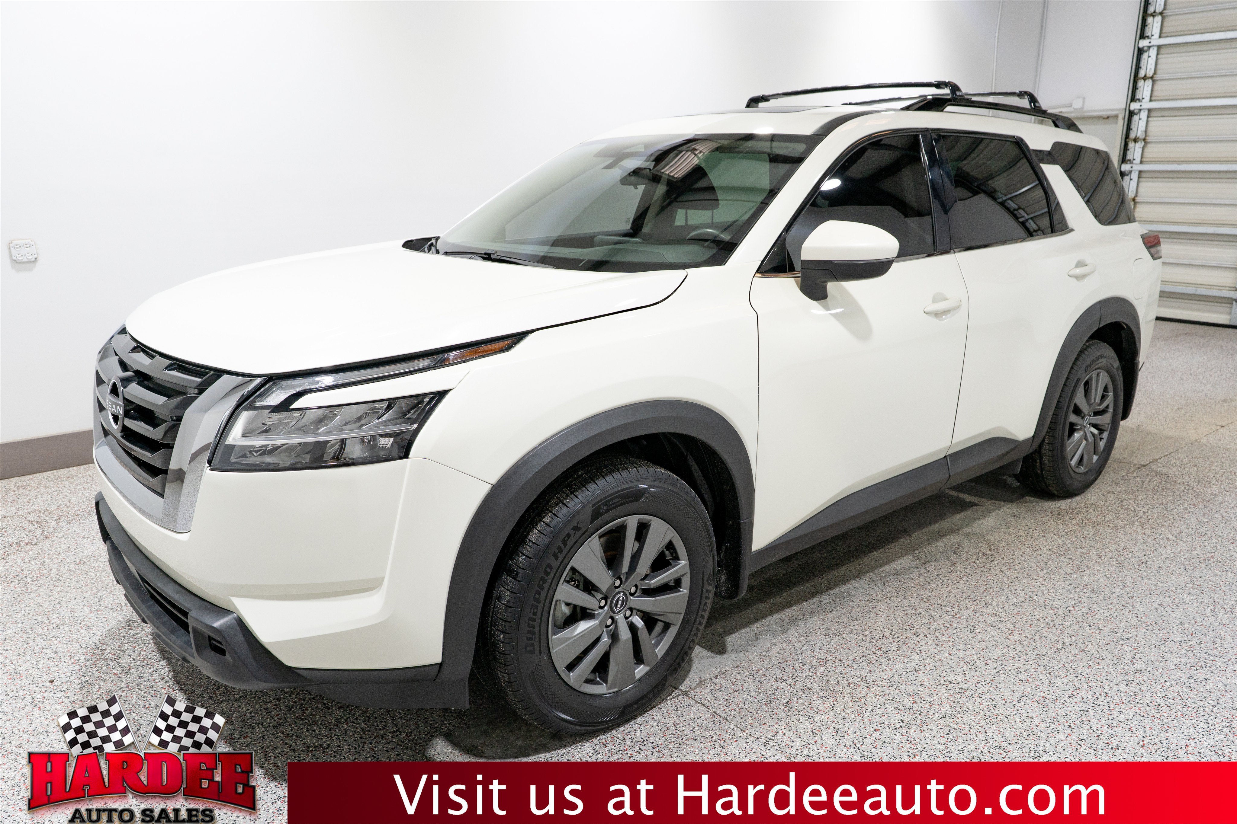 2022 Nissan Pathfinder SV
