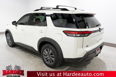 2022 Nissan Pathfinder SV