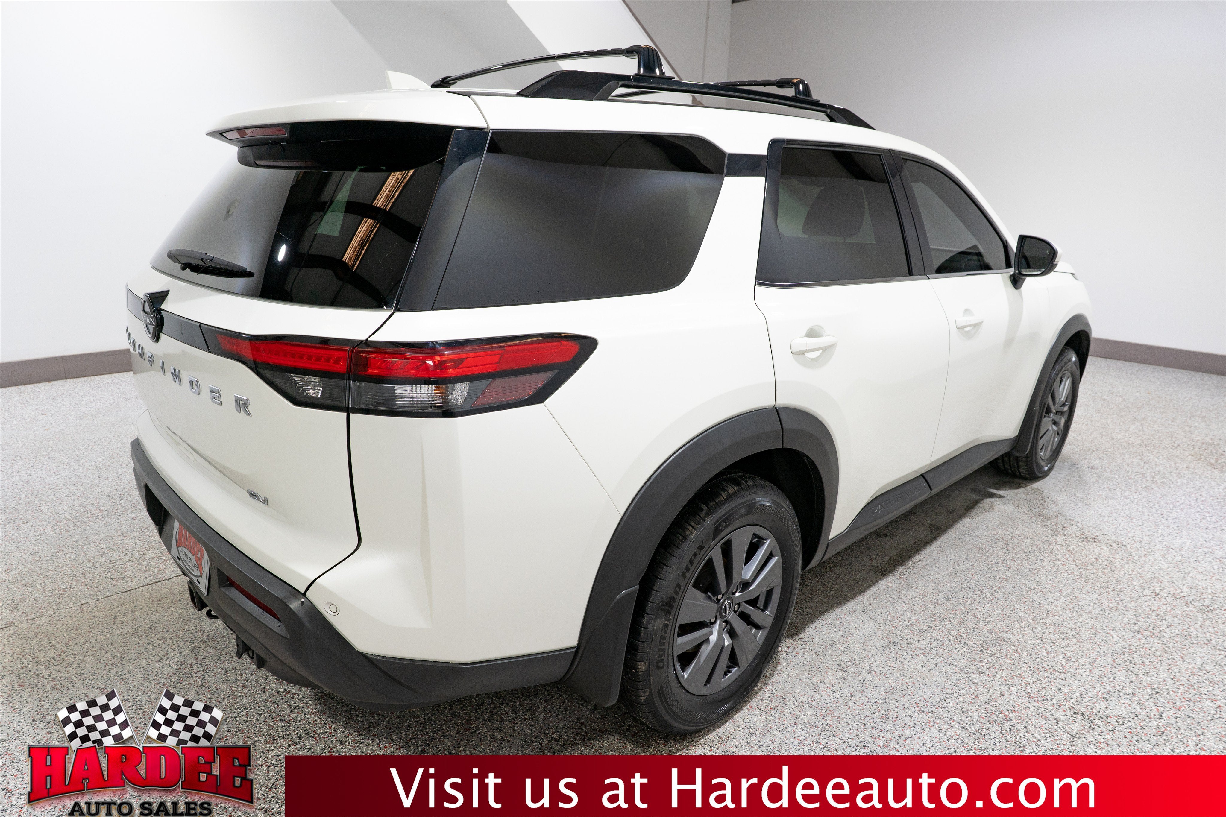 2022 Nissan Pathfinder SV