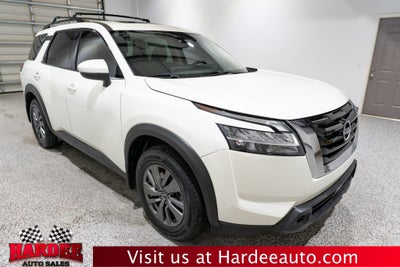 2022 Nissan Pathfinder SV