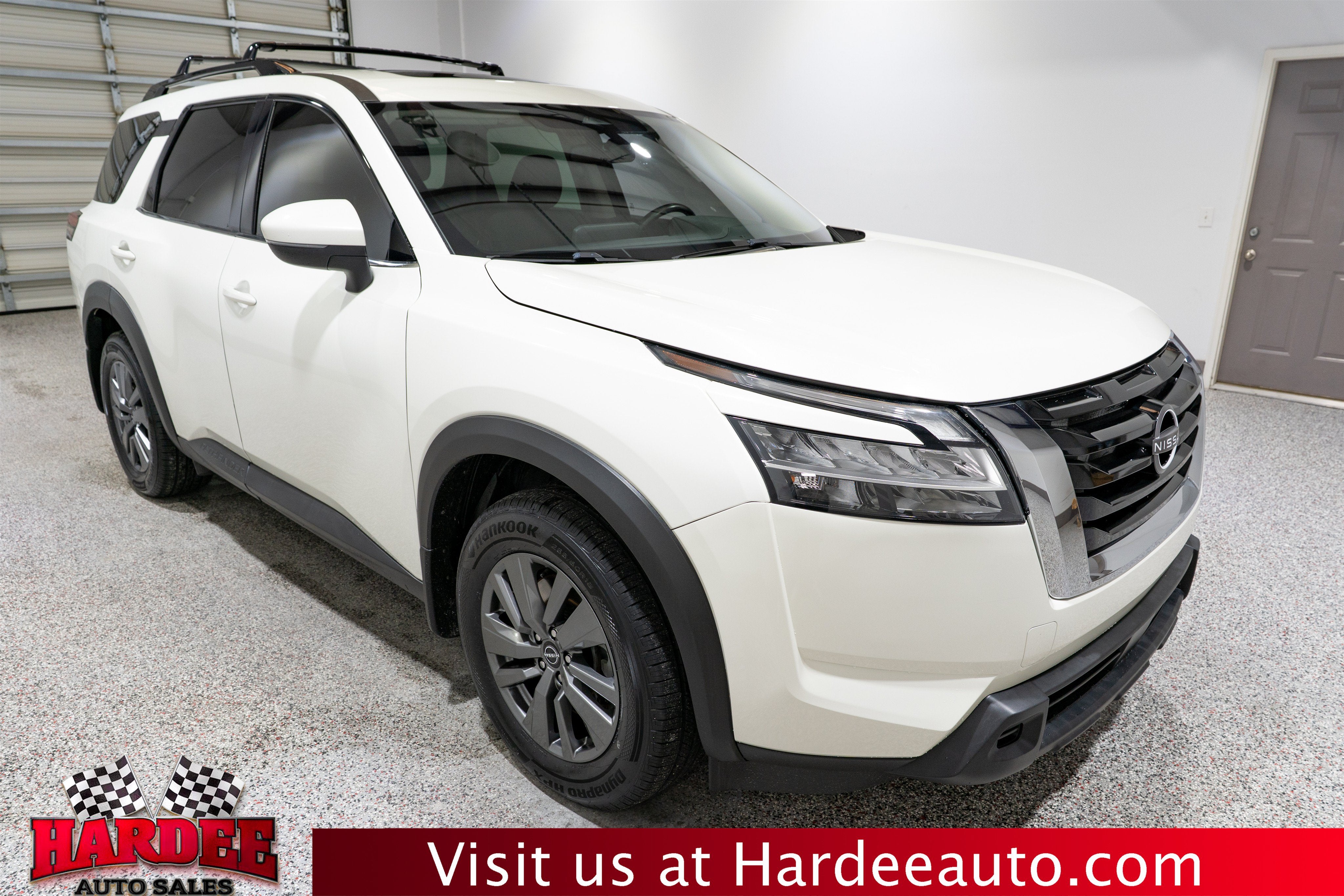 2022 Nissan Pathfinder SV