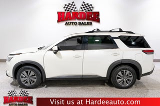 2022 Nissan Pathfinder SV