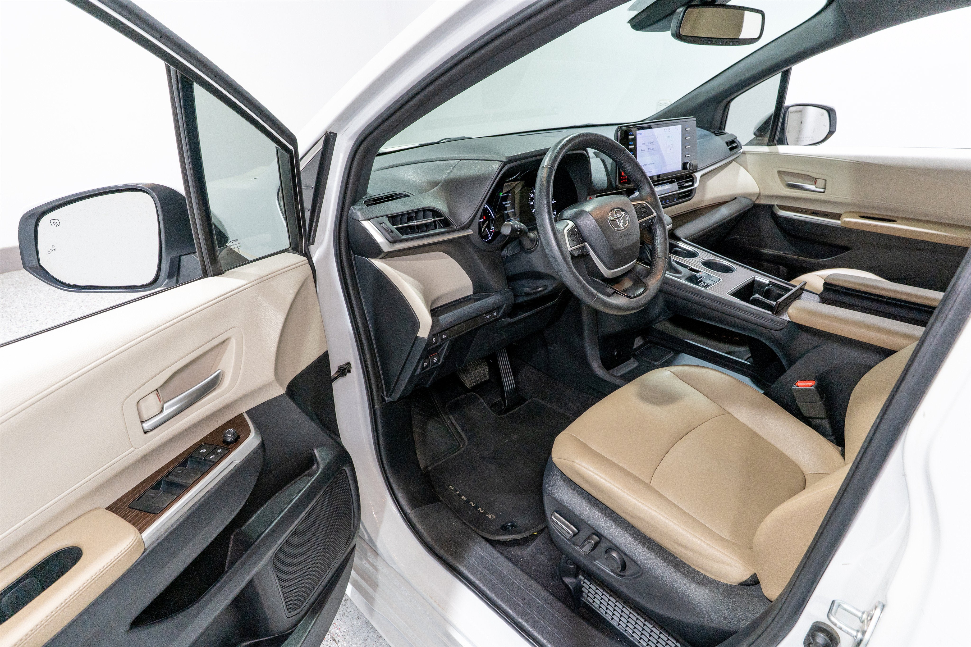 2023 Toyota Sienna XLE
