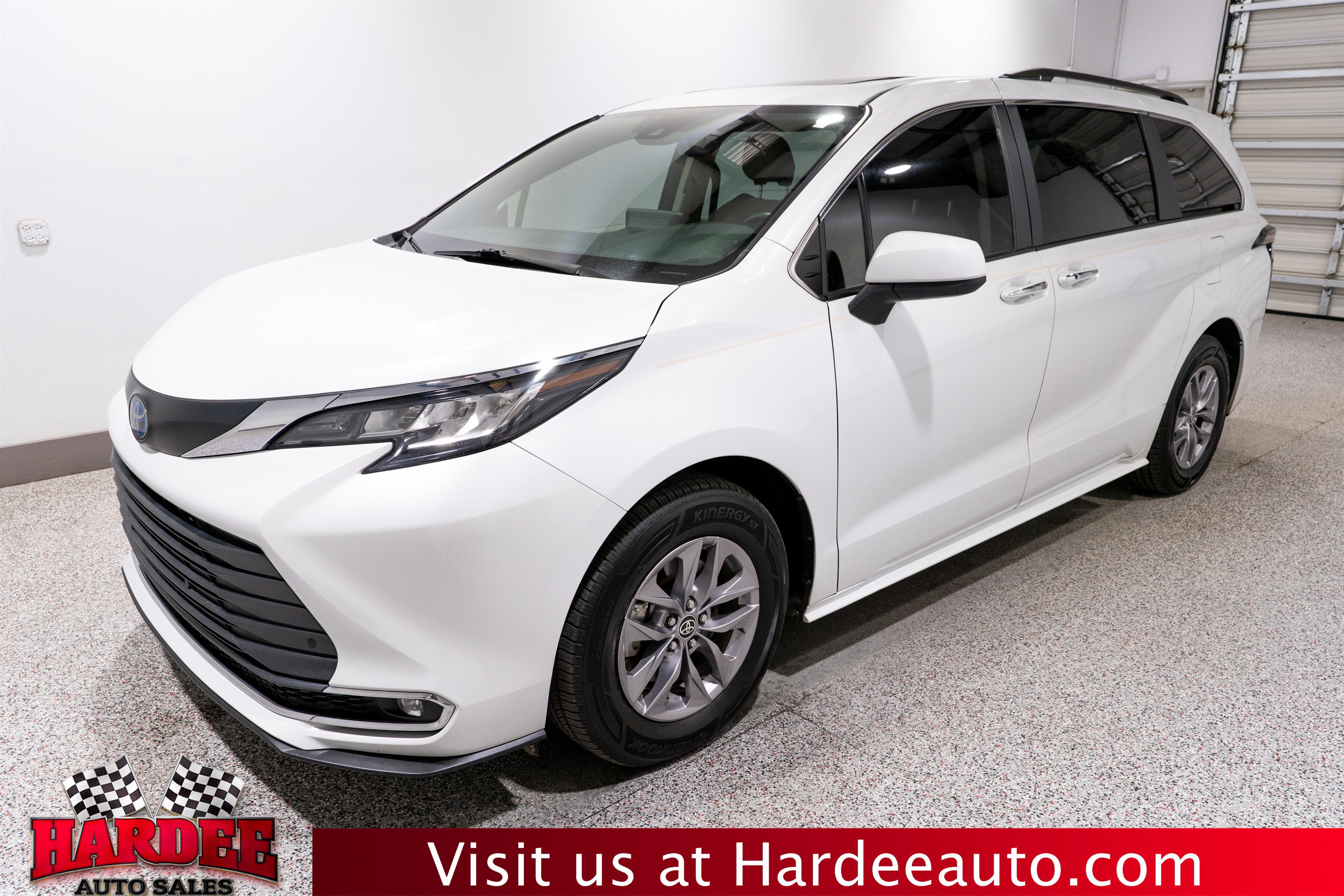 2023 Toyota Sienna XLE