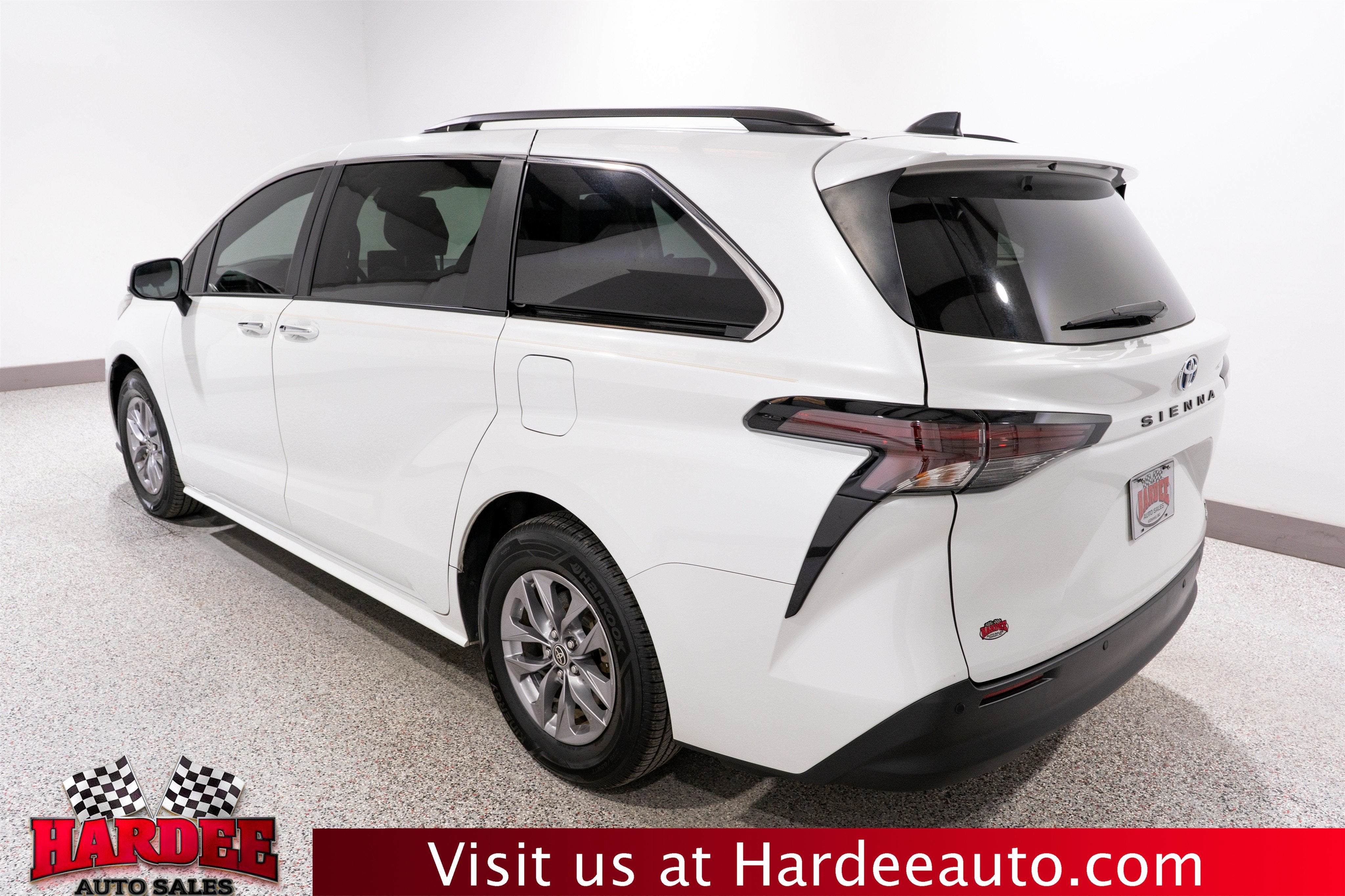 2023 Toyota Sienna XLE