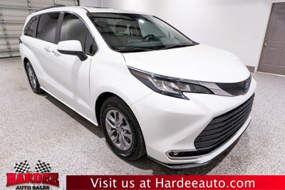 2023 Toyota Sienna XLE