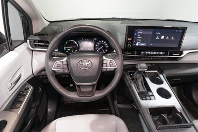 2025 Toyota Sienna XLE