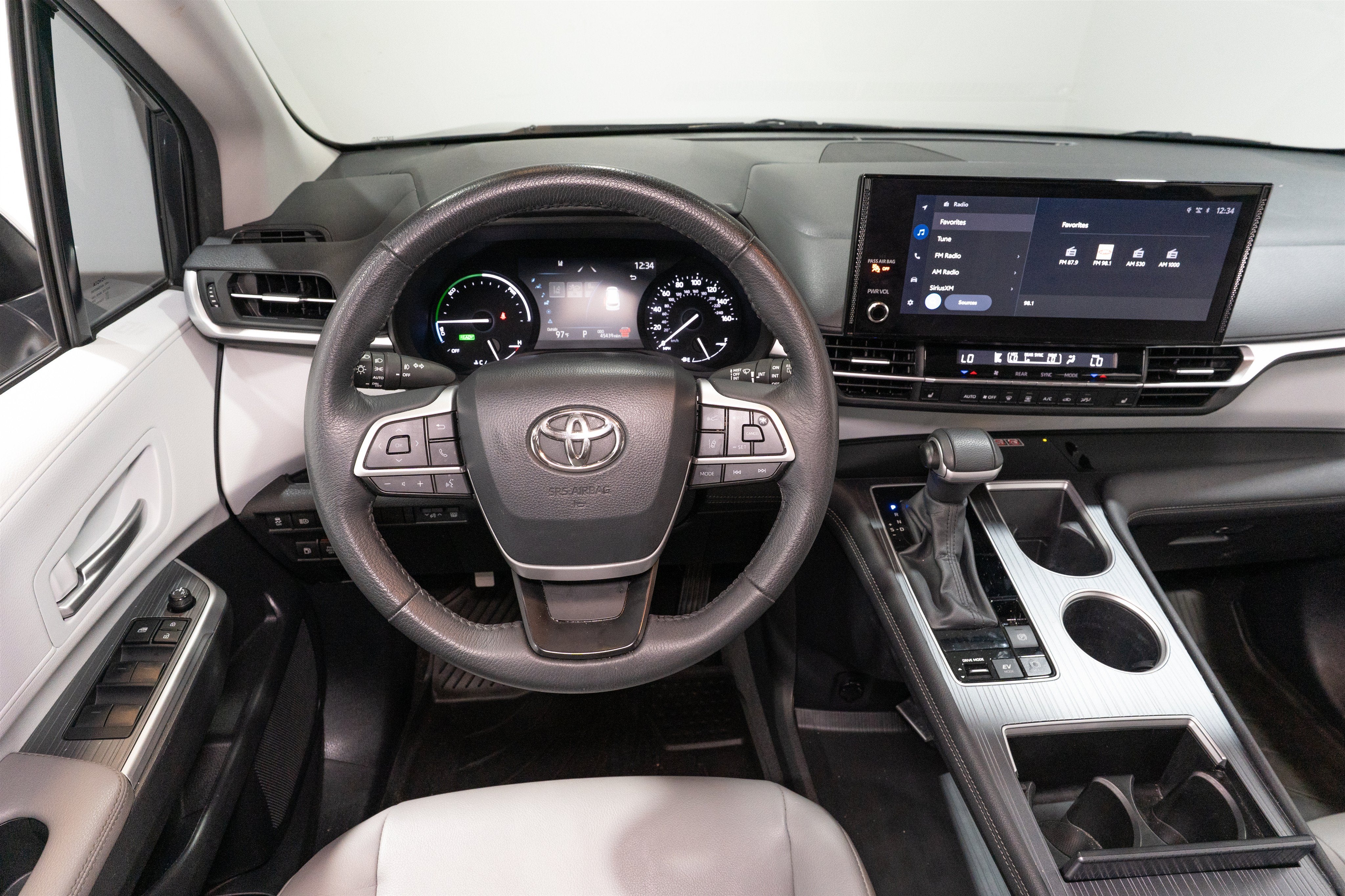 2025 Toyota Sienna XLE