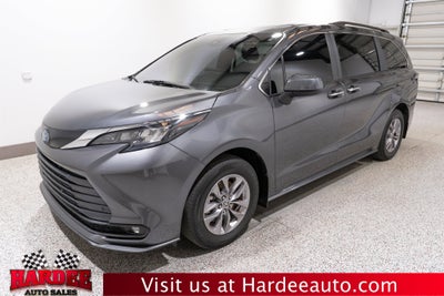 2025 Toyota Sienna XLE