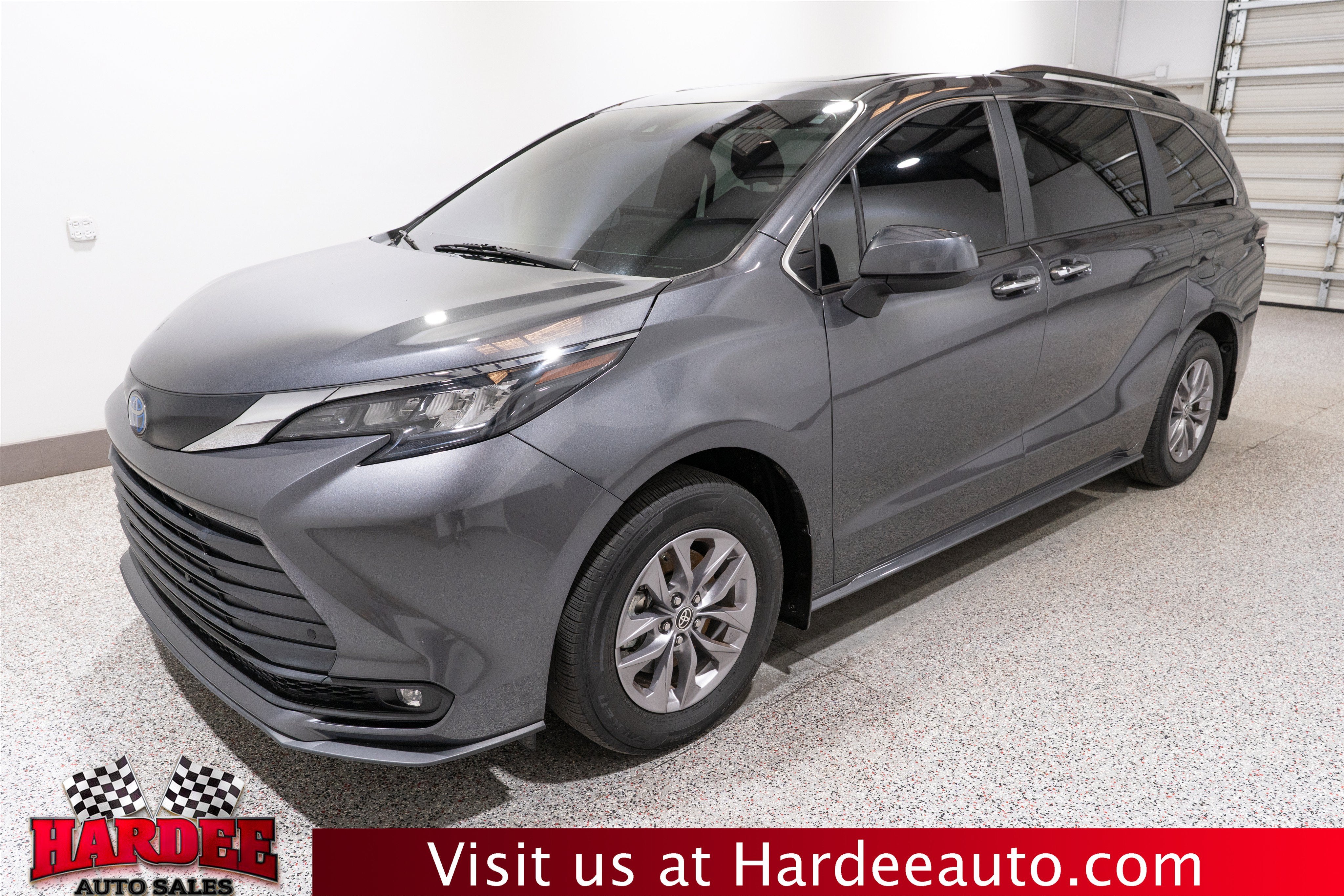 2025 Toyota Sienna XLE