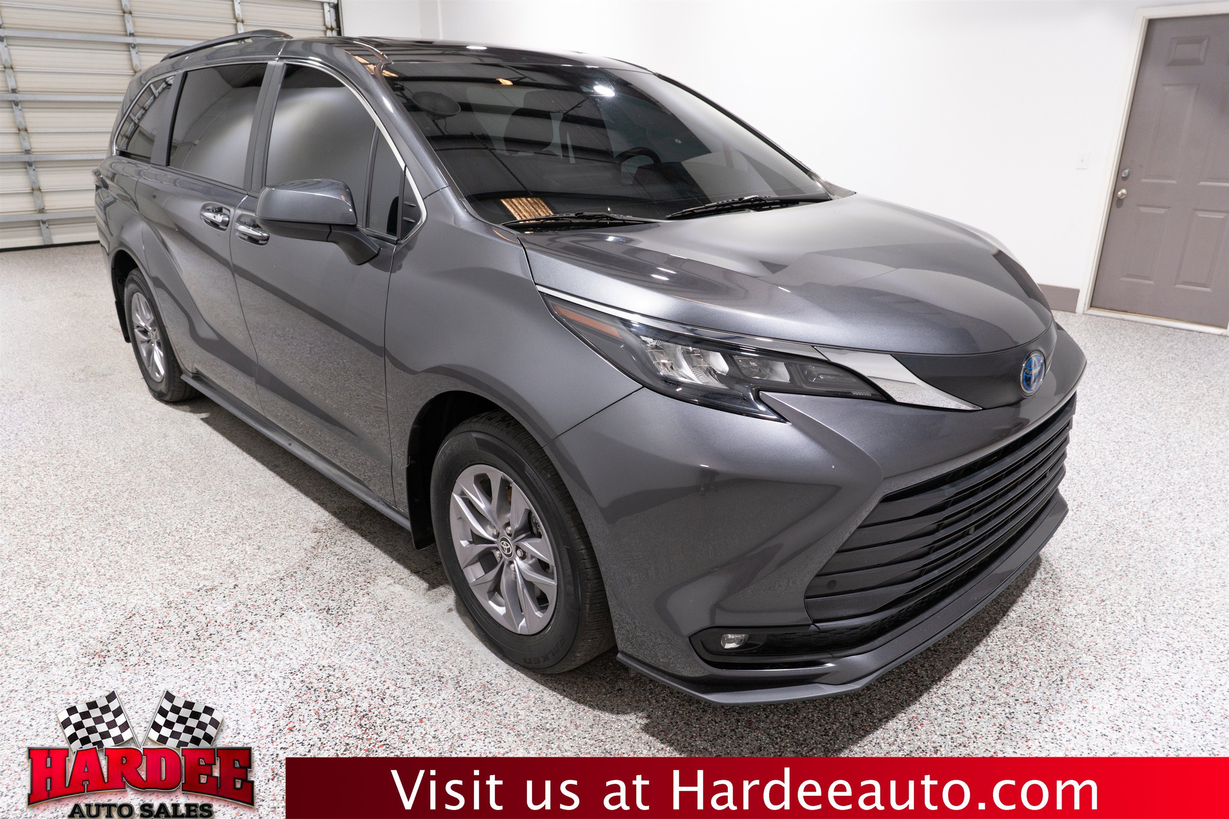 2025 Toyota Sienna XLE
